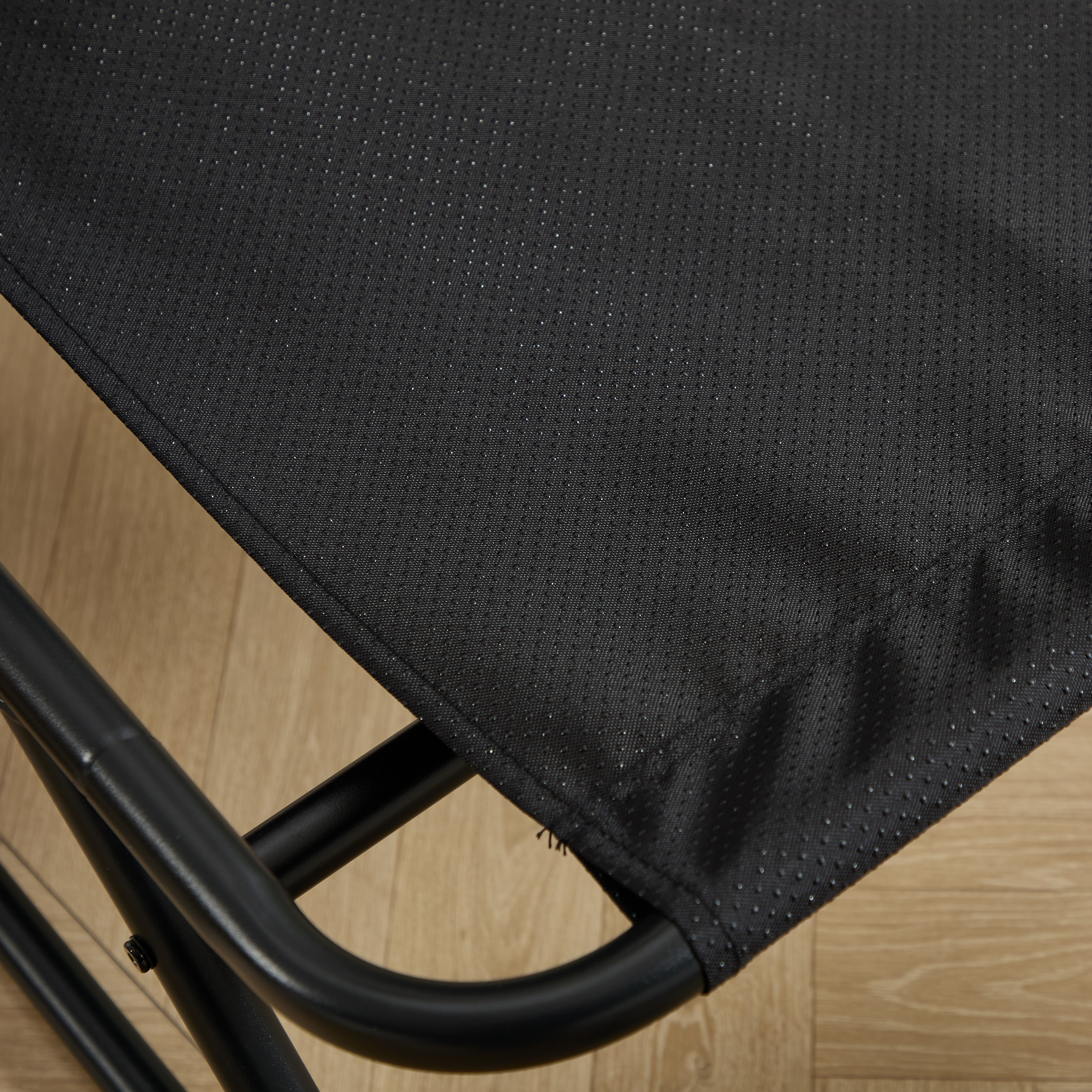 Design aux courbes gracieuses et lignes fines élégantes