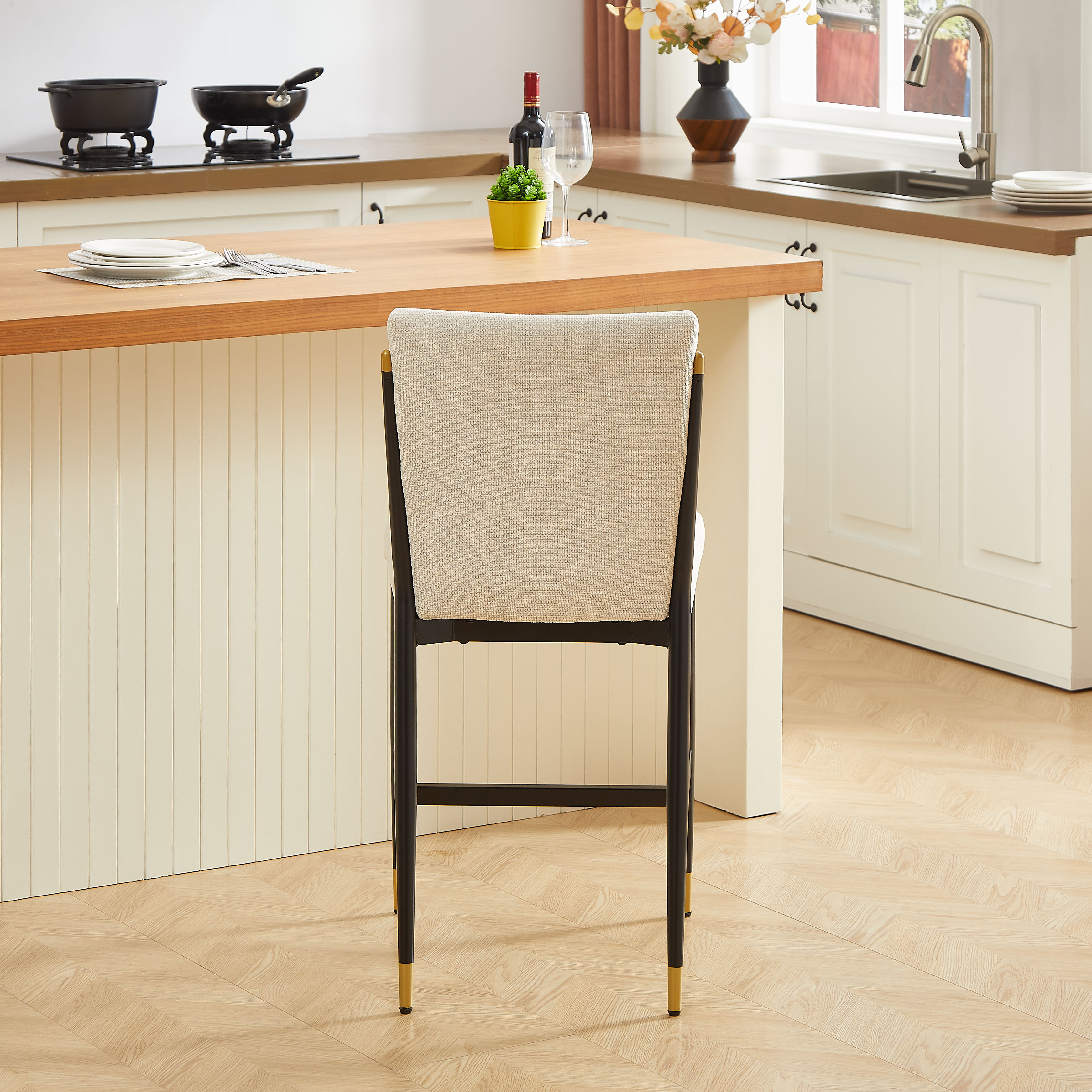 Image 13 – Tabouret de bar scandinave crème et noir doré