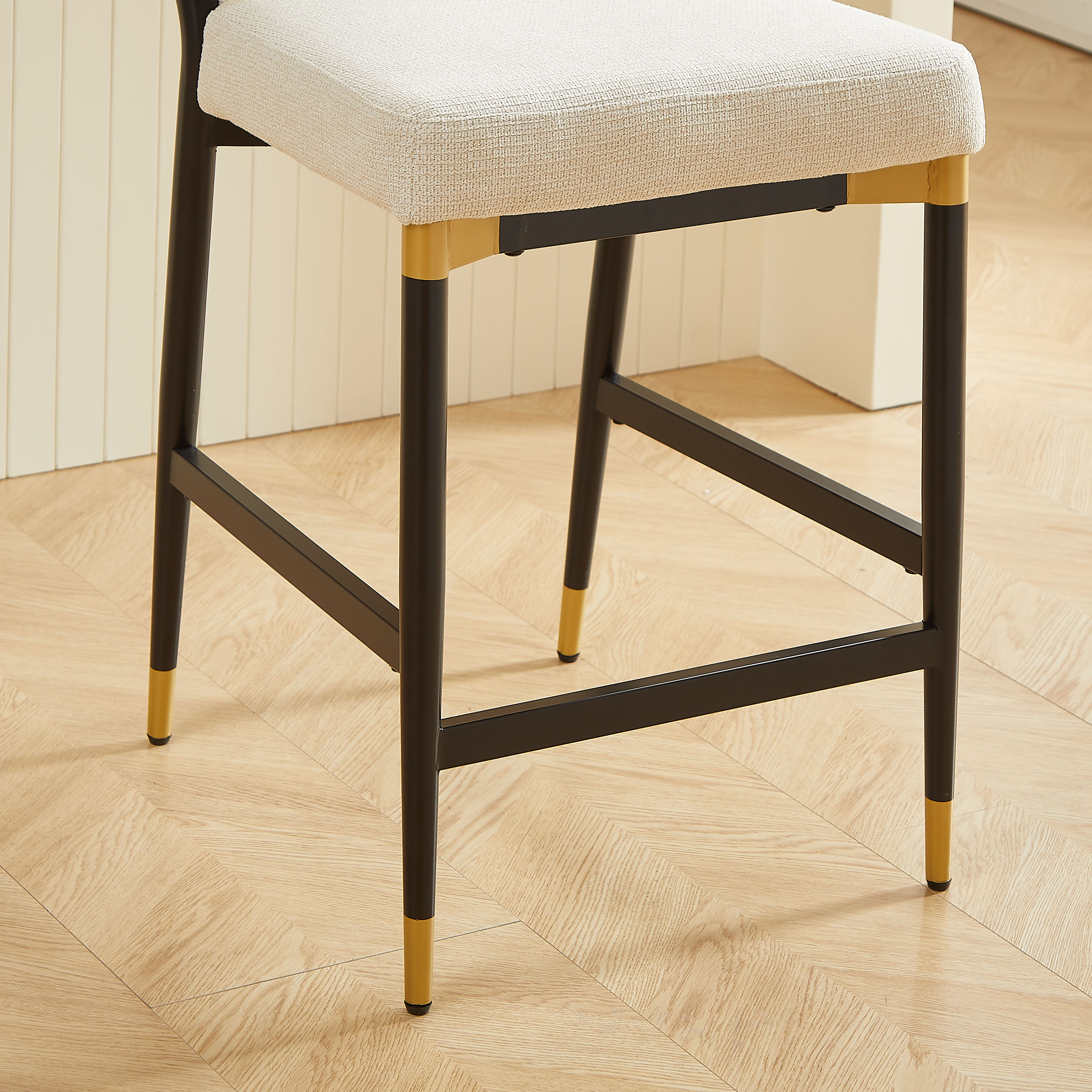 Image 9 – Tabouret de bar scandinave crème et noir doré