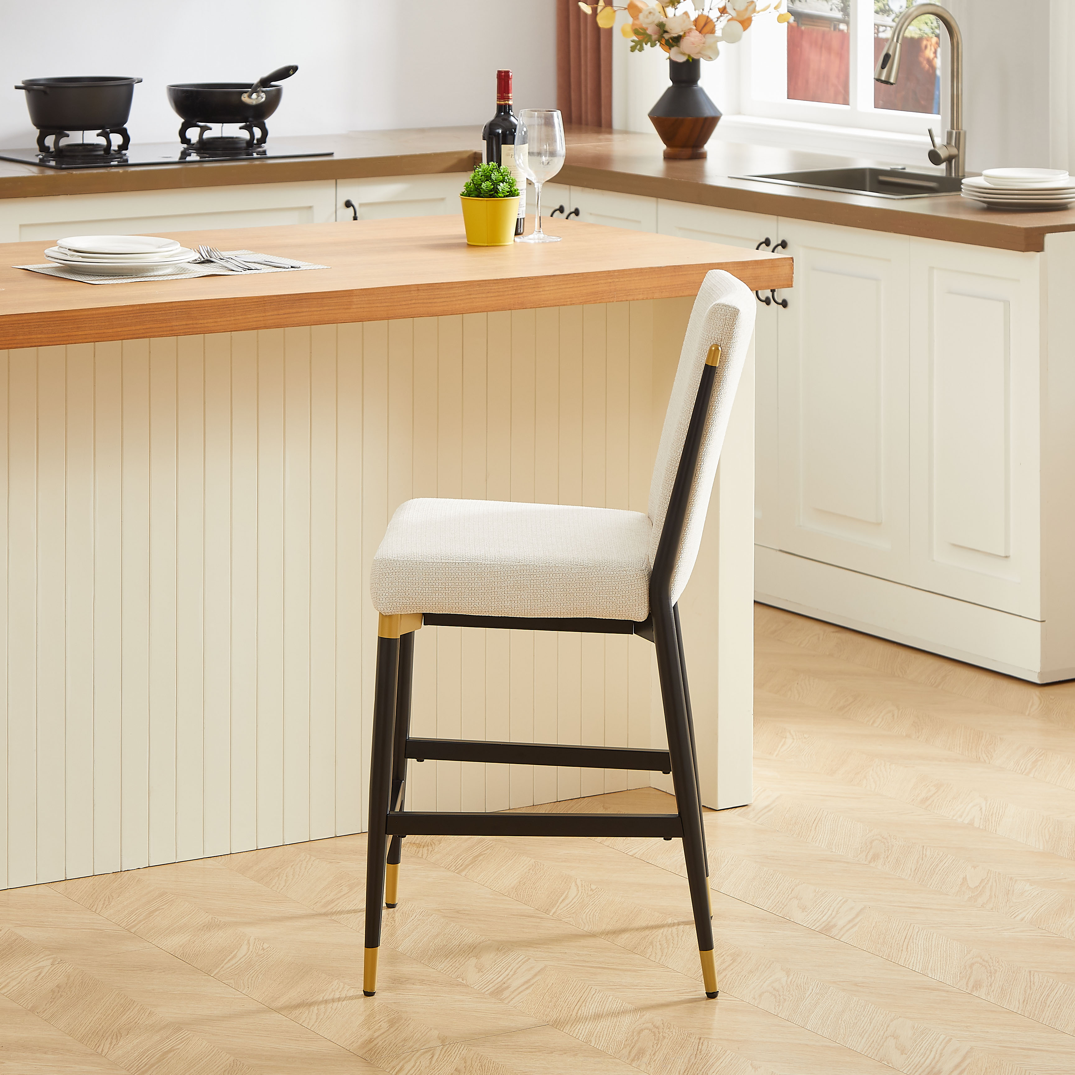 Image 20 – Tabouret de bar scandinave crème et noir doré