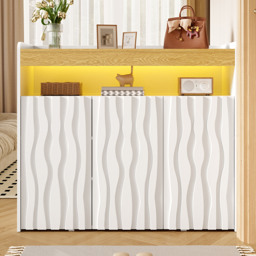 Buffet blanc et naturel avec façades ondulées et éclairage LED