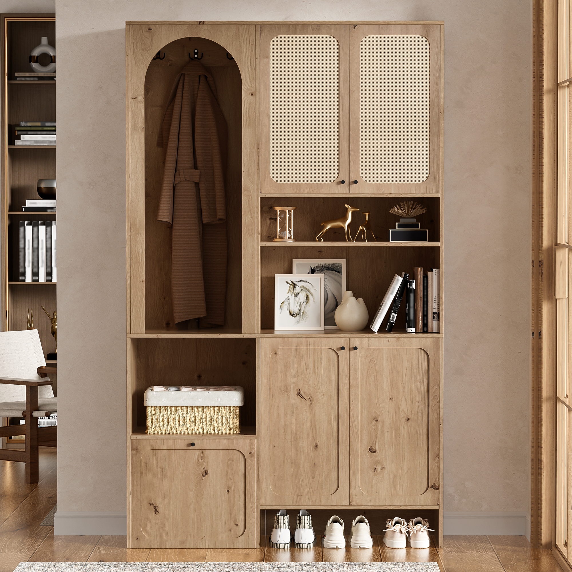 Vestiaire ton naturel avec portes fermées et niches
