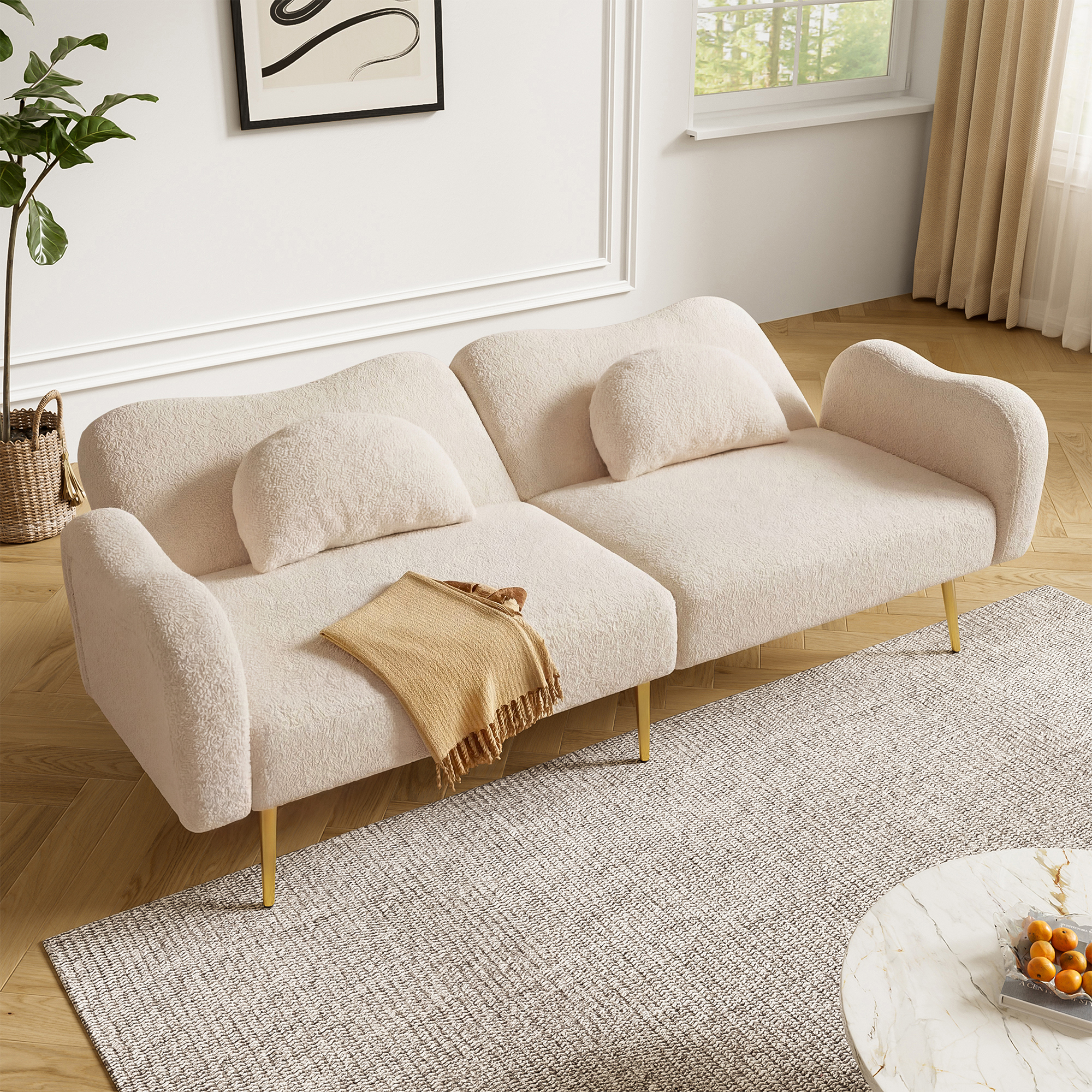 Canapé convertible 2 places beige avec pieds métalliques dorés