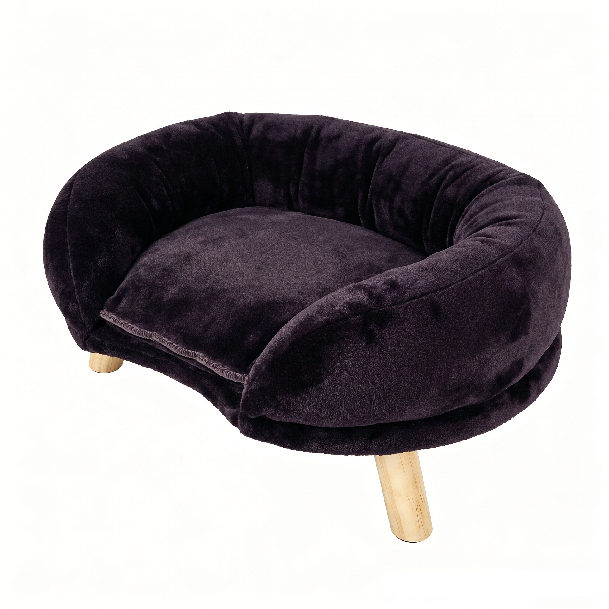 Chat se reposant confortablement sur le lit