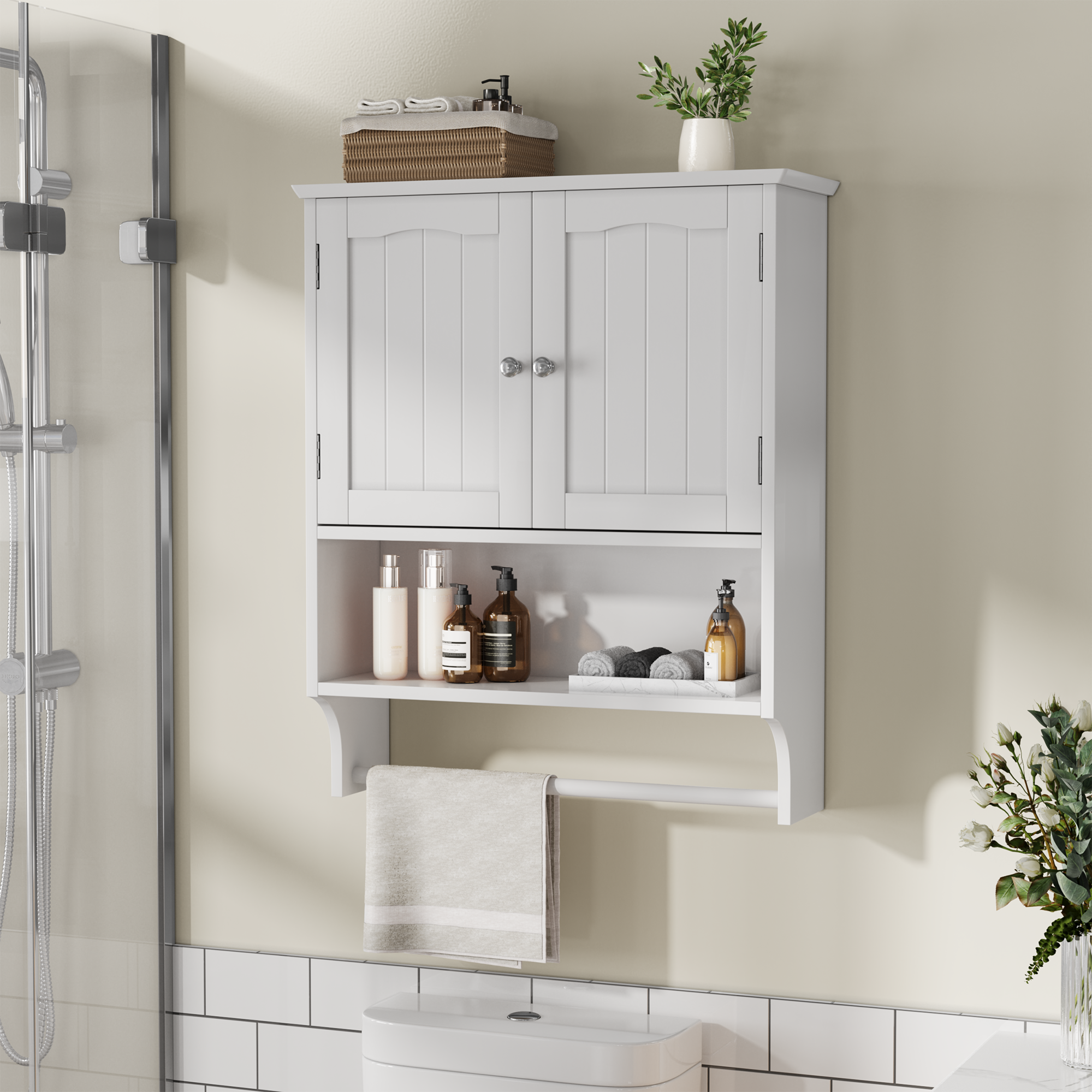 Weißer Badezimmerschrank an der Wand befestigter H