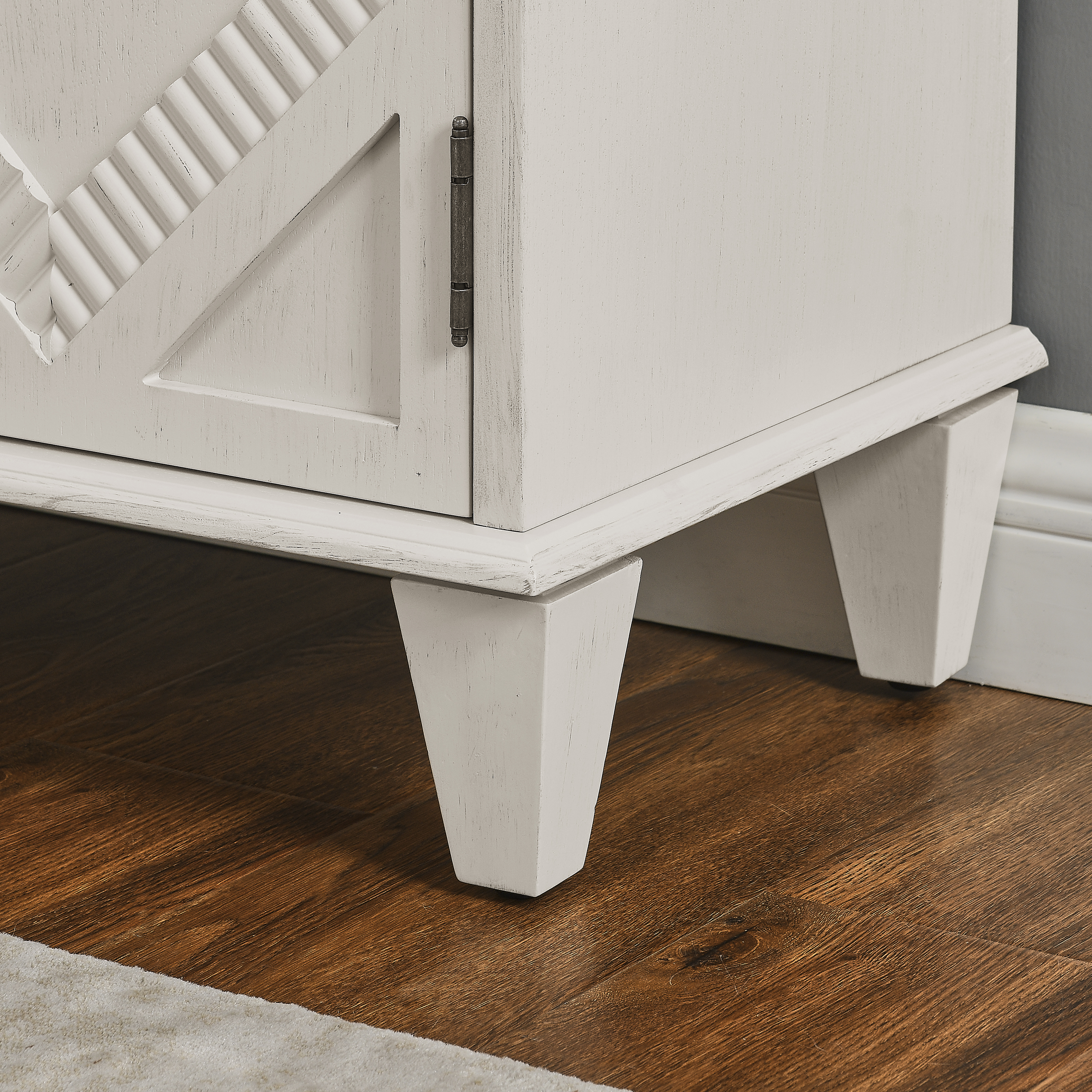 Buffet bas 85,29 cm, meuble de rangement avec étagères réglables, façades rainurées, MDF et bois massif, Blanc antique