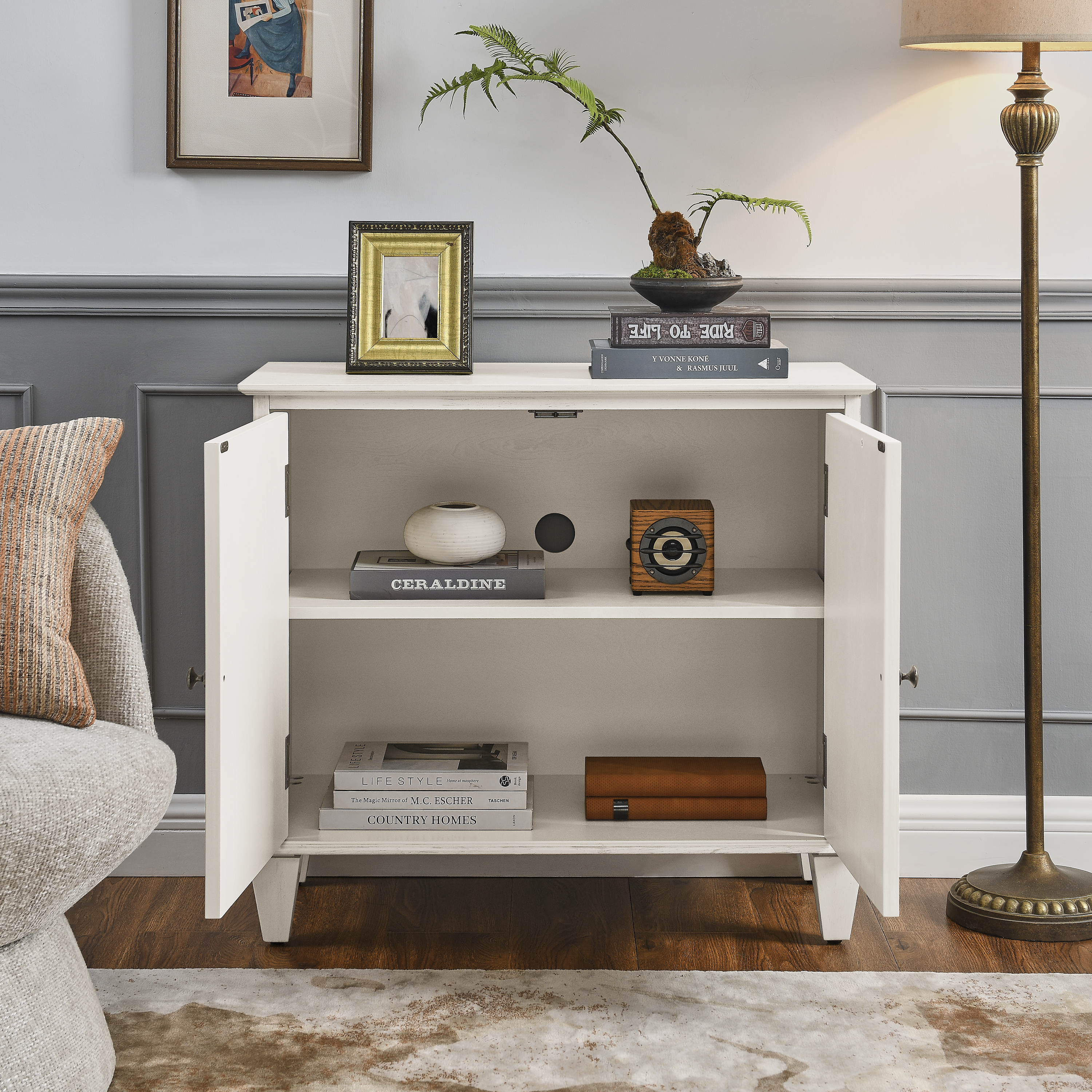 Buffet bas 85,29 cm, meuble de rangement avec étagères réglables, façades rainurées, MDF et bois massif, Blanc antique