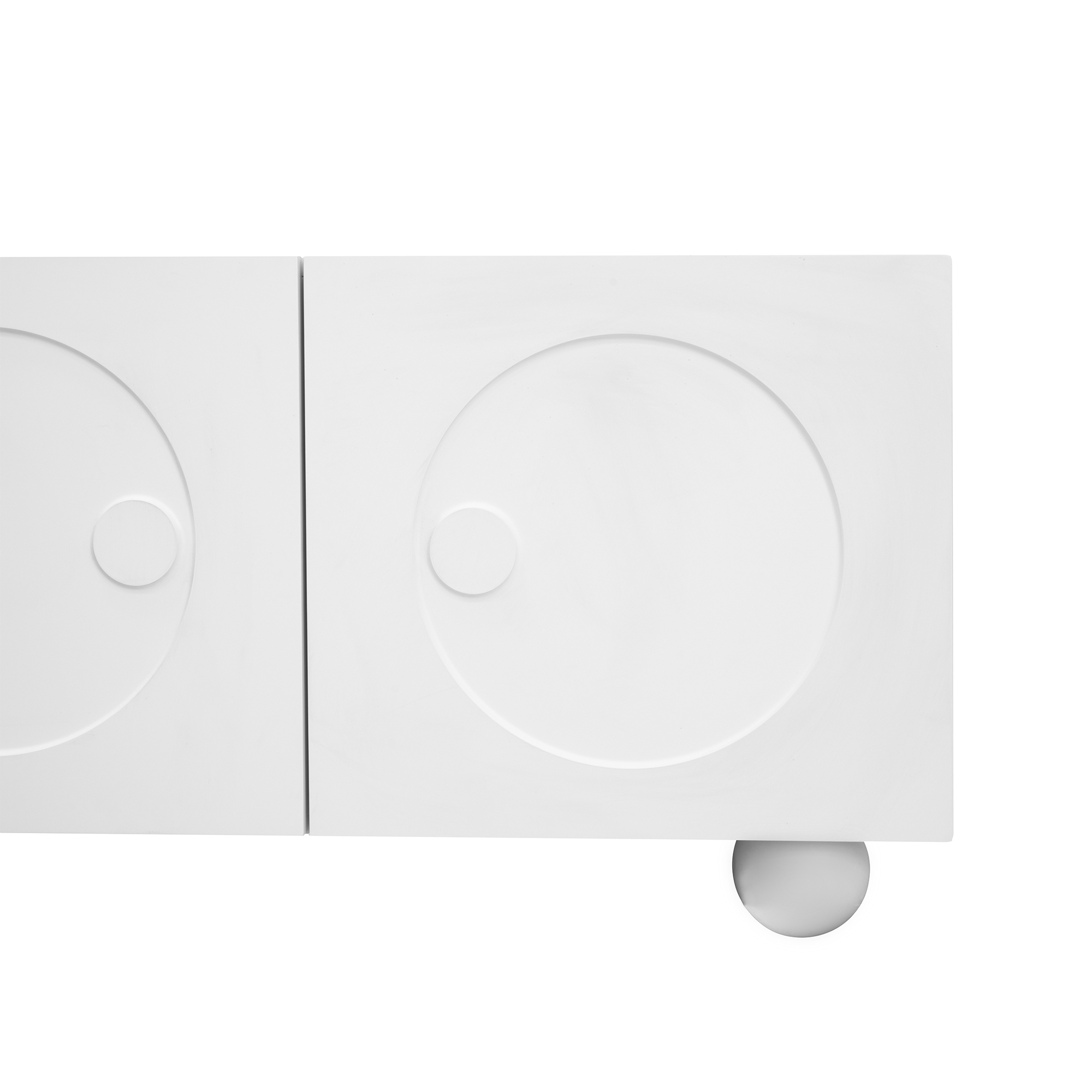 Socle stable et passage aspirateur robot