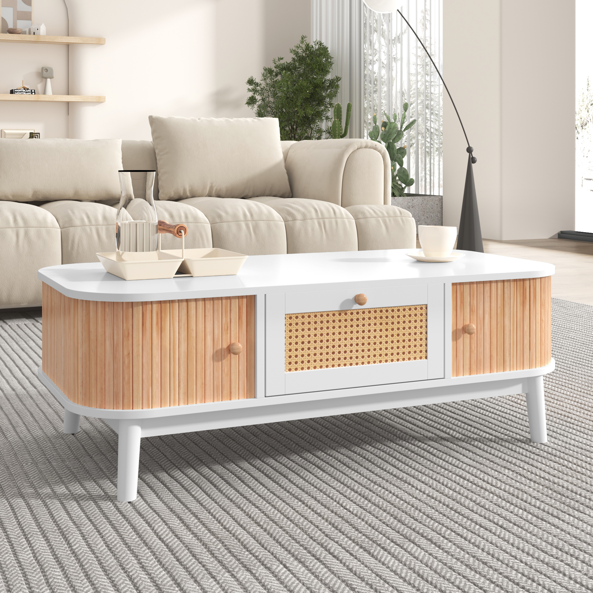 ce qui distingue cette table, ce sont les portes en bois massif fabriquées à la main, qui s’ouvrent doucement et libèrent l’espace de rangement généreux à l’intérieur