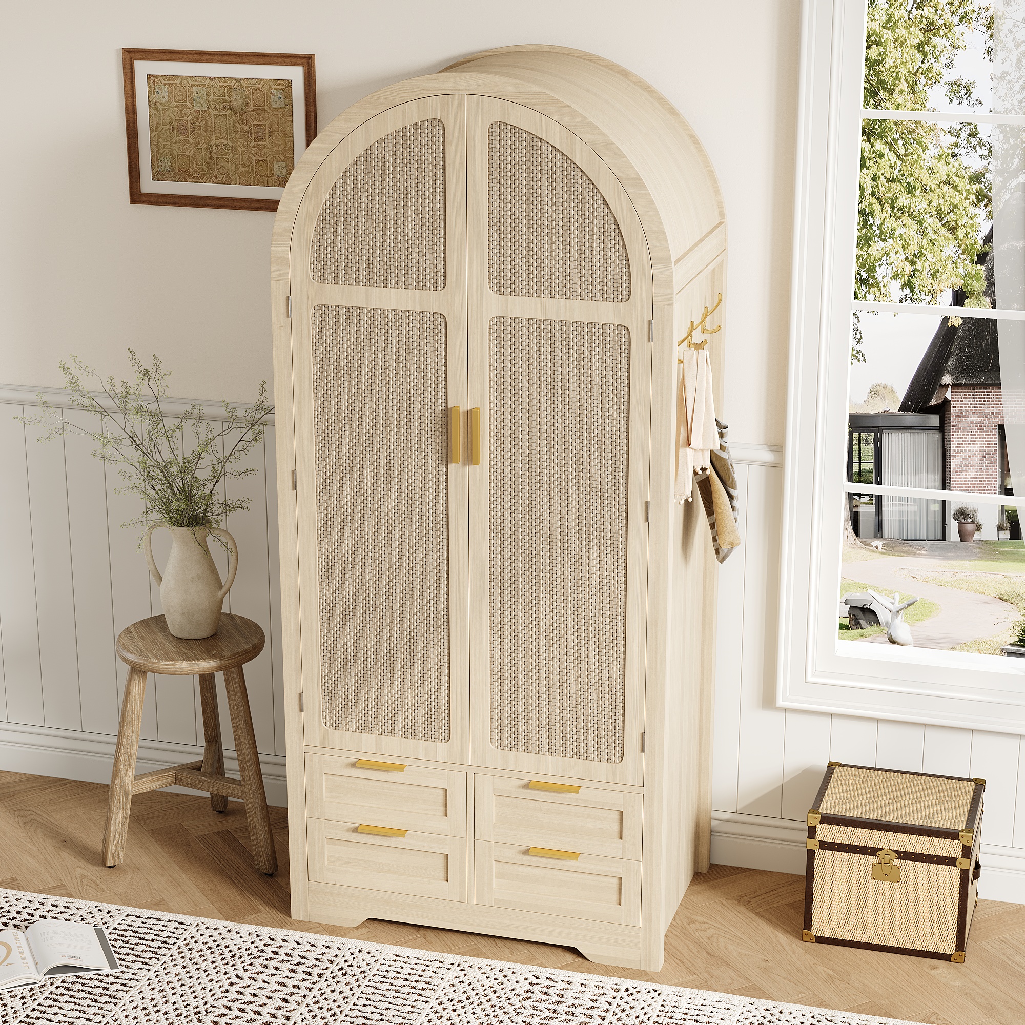 Armoire aspect chêne installée dans une pièce