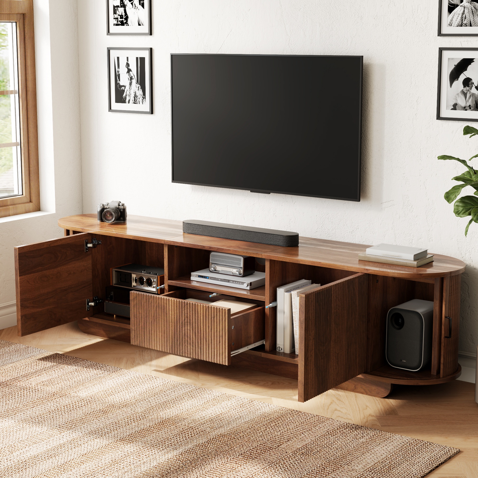 Meuble TV 180 cm, meuble bas de salon avec 4 portes, 1 tiroir, passe-câbles, façade ondulée 3D, panneaux de particules et MDF, Effet noyer