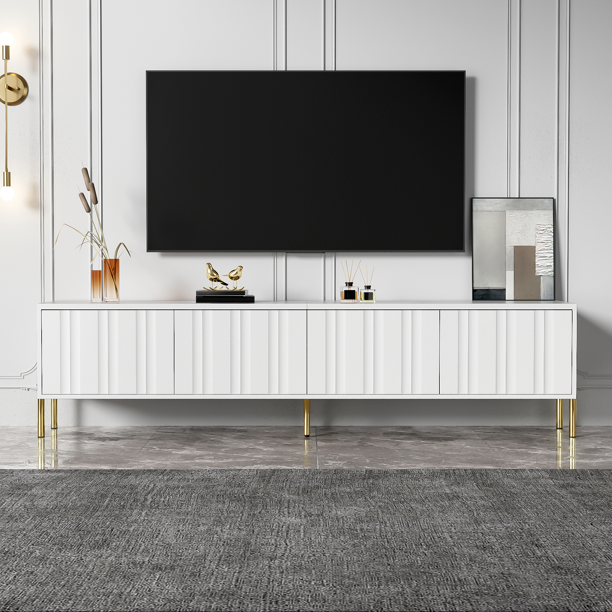 pieds de table dorés apportent une touche de luxe au meuble TV