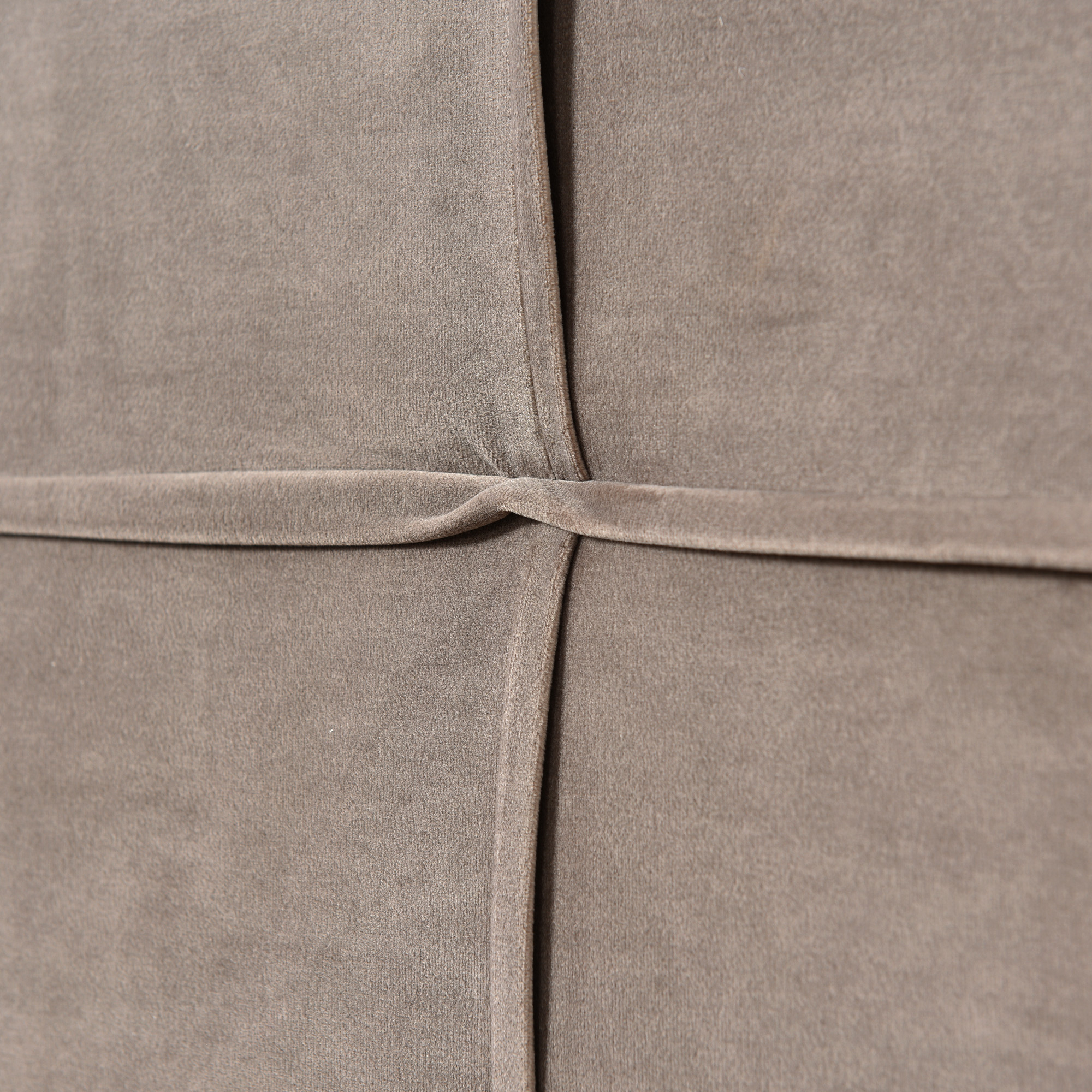élingues métalliques avant‑arrière pour empêcher le glissement du matelas