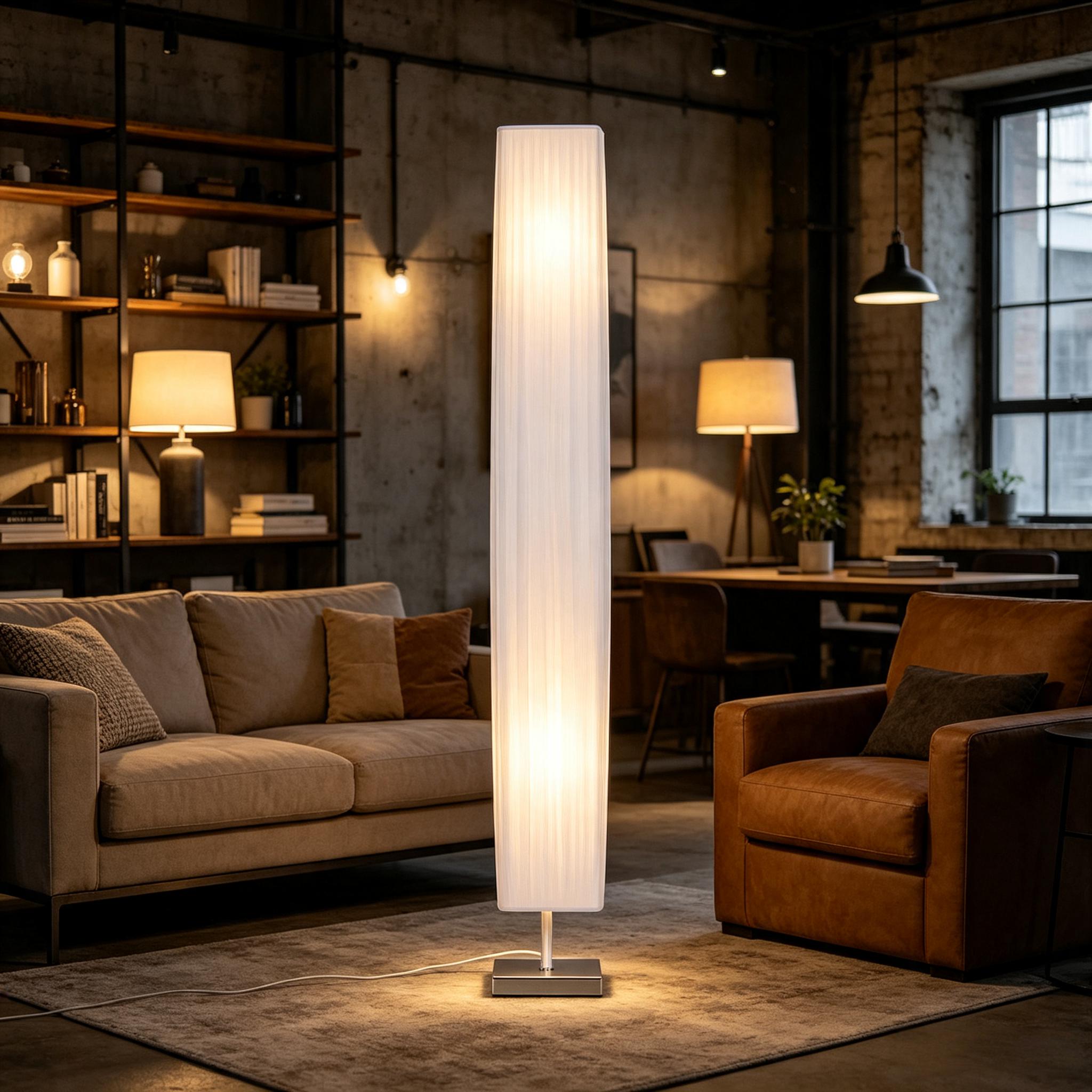 Lampadaire dans salon ambiance cosy