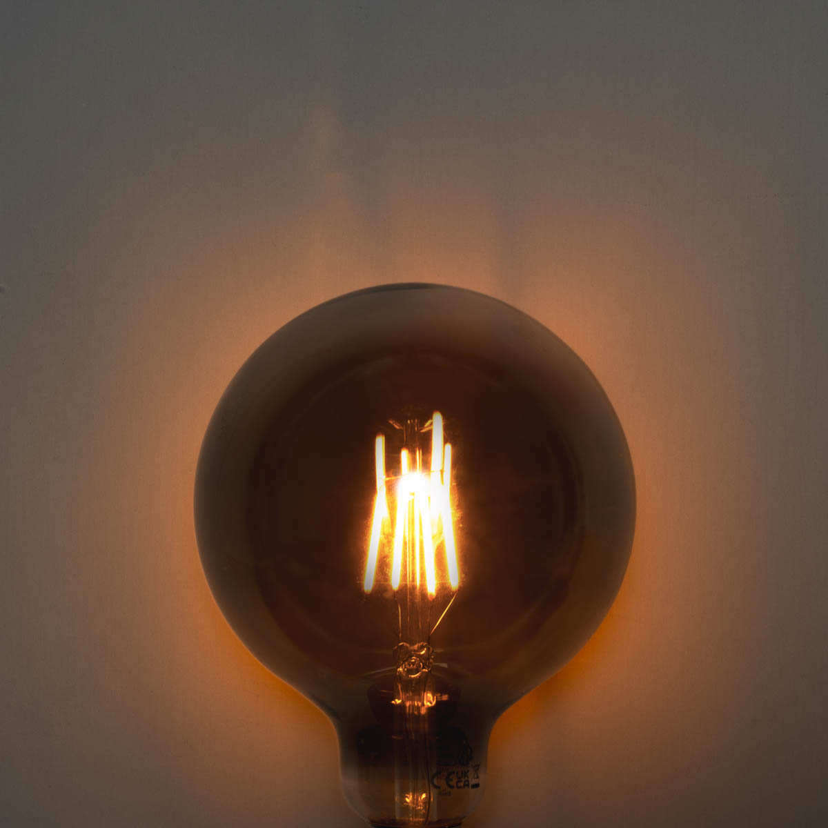 Bombilla LED E27 regulable en 3 pasos Ahumado G125 4W 150 lm 1900K