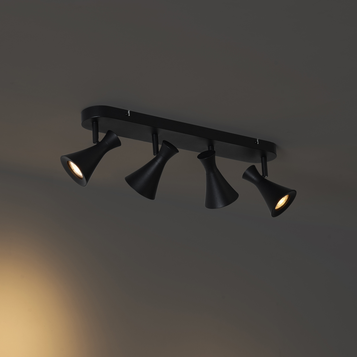 Foco de techo moderno negro 4 luces giratorio e inclinable - Triangle