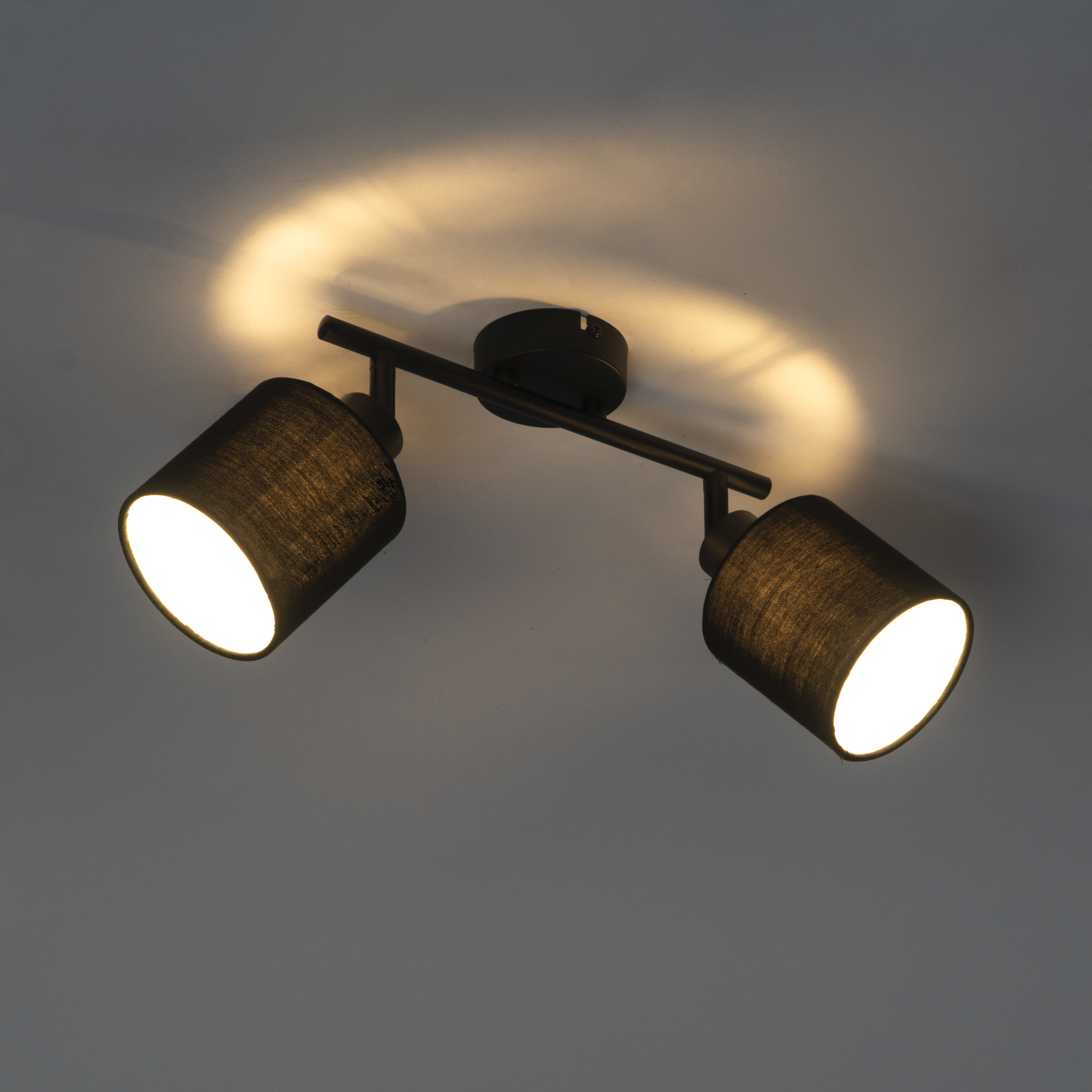 Faretto da soffitto nero con paralume nero 2 luci orientabile - Hetta