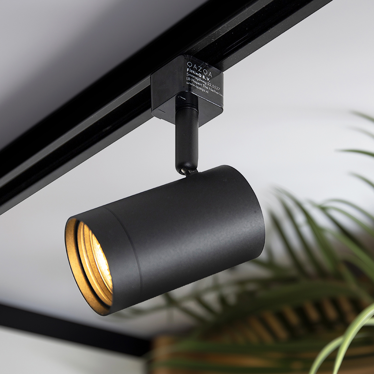 Modern Track Spotlight 1-Phase Black - Iconic Jeana