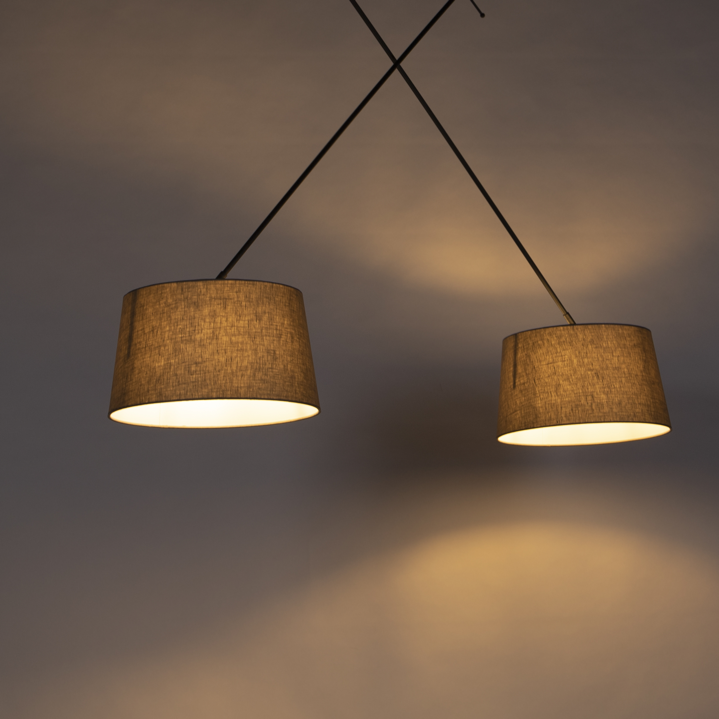 Lámpara colgante negra con pantallas de lino color topo 35 cm 2 luces - Blitz