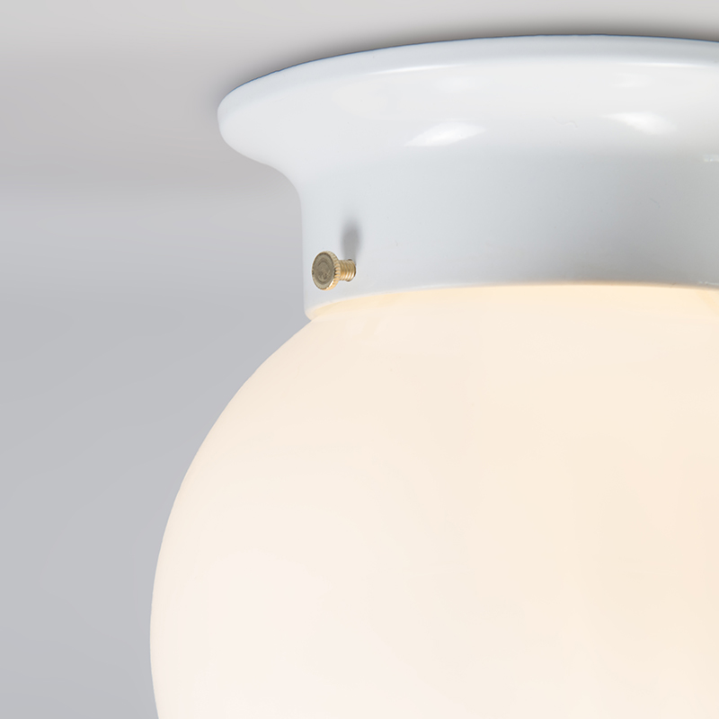 Plafonnier rétro en verre opale blanc - Scoop