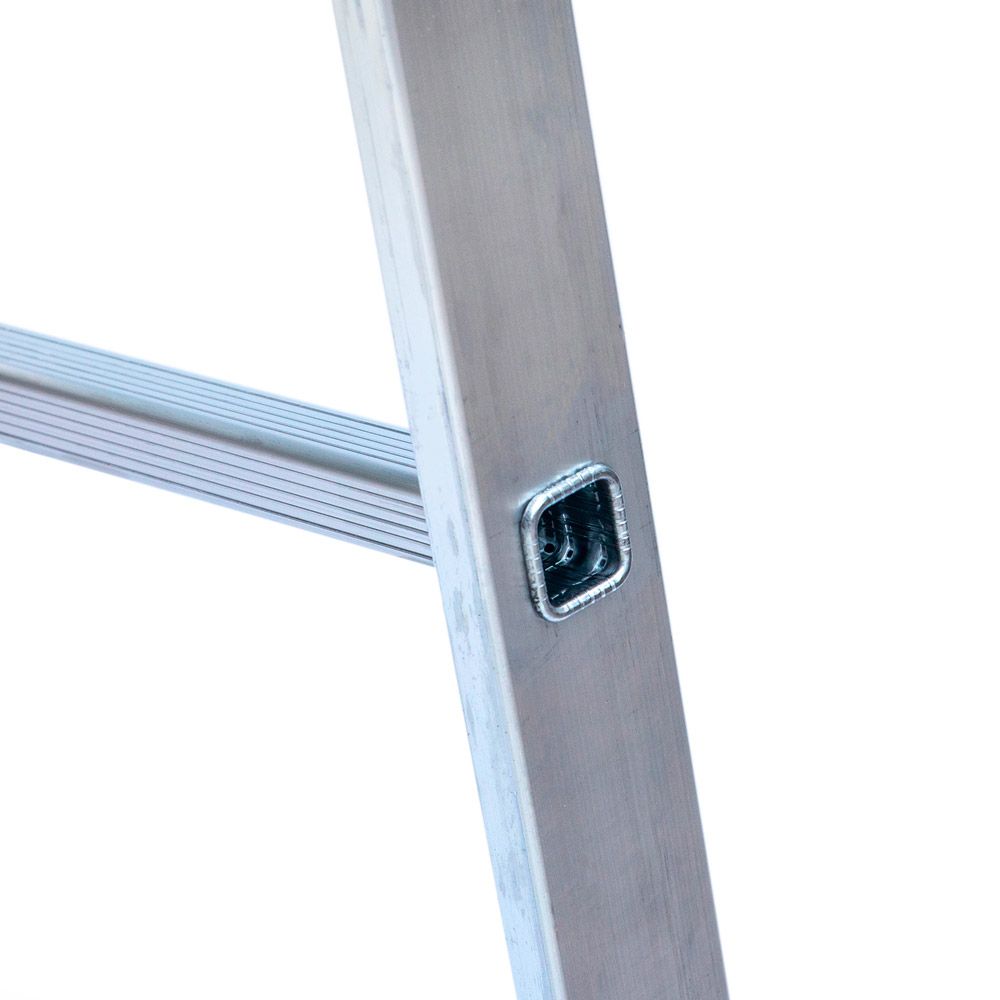 Barreaux fixés à l’échelle par forgeage à la presse