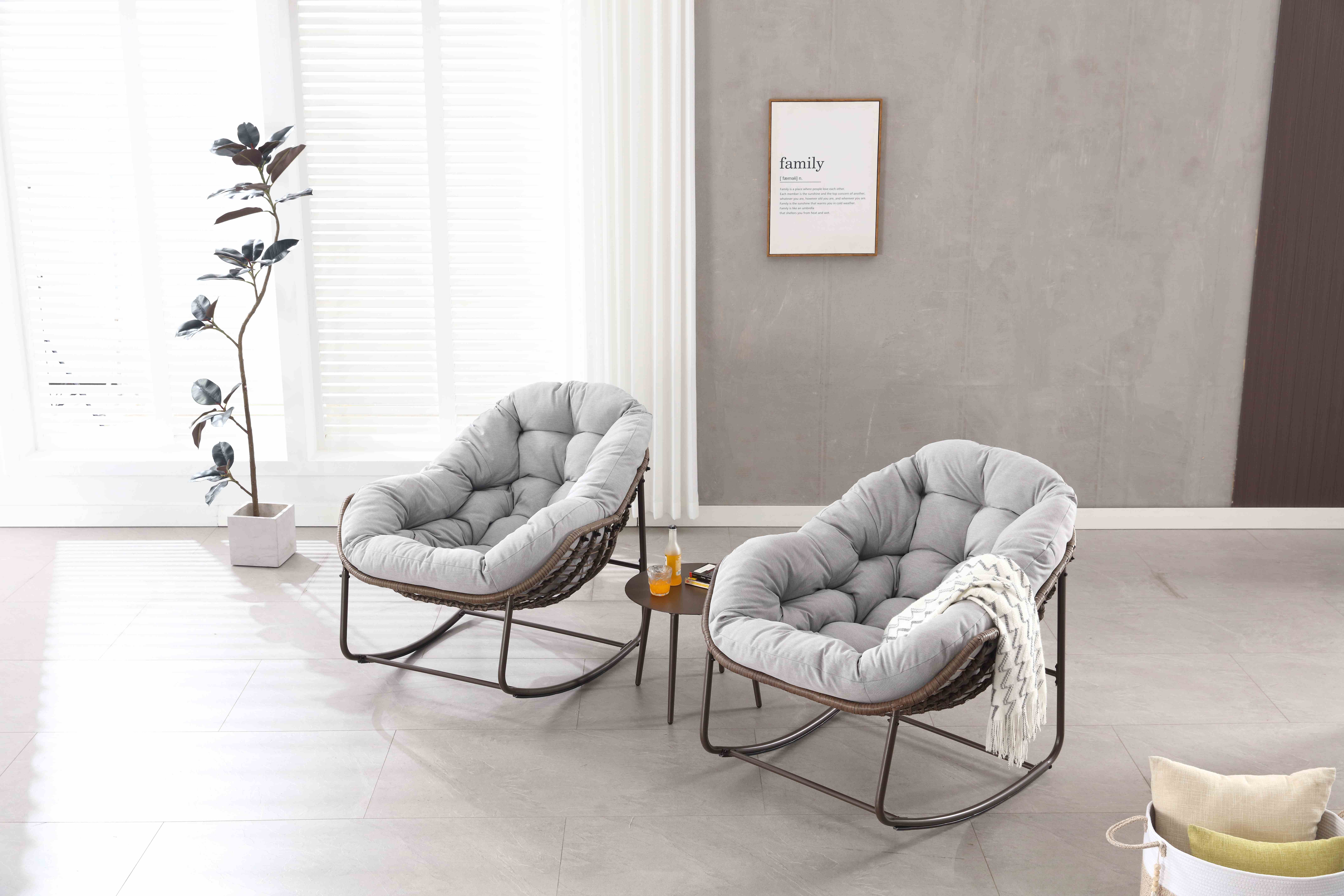 Détail final fauteuil rotin gris clair