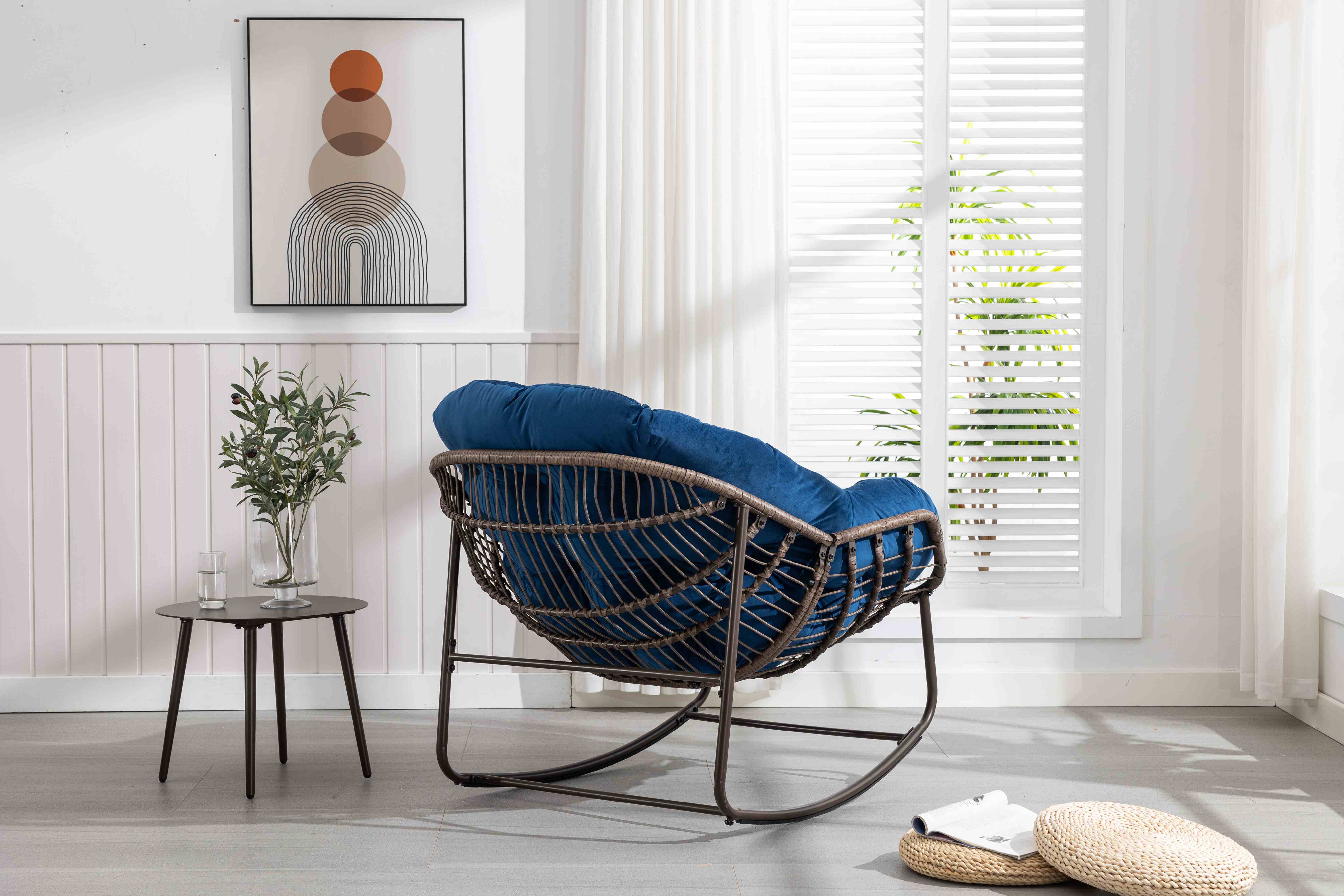 Détail final fauteuil rotin bleu marine