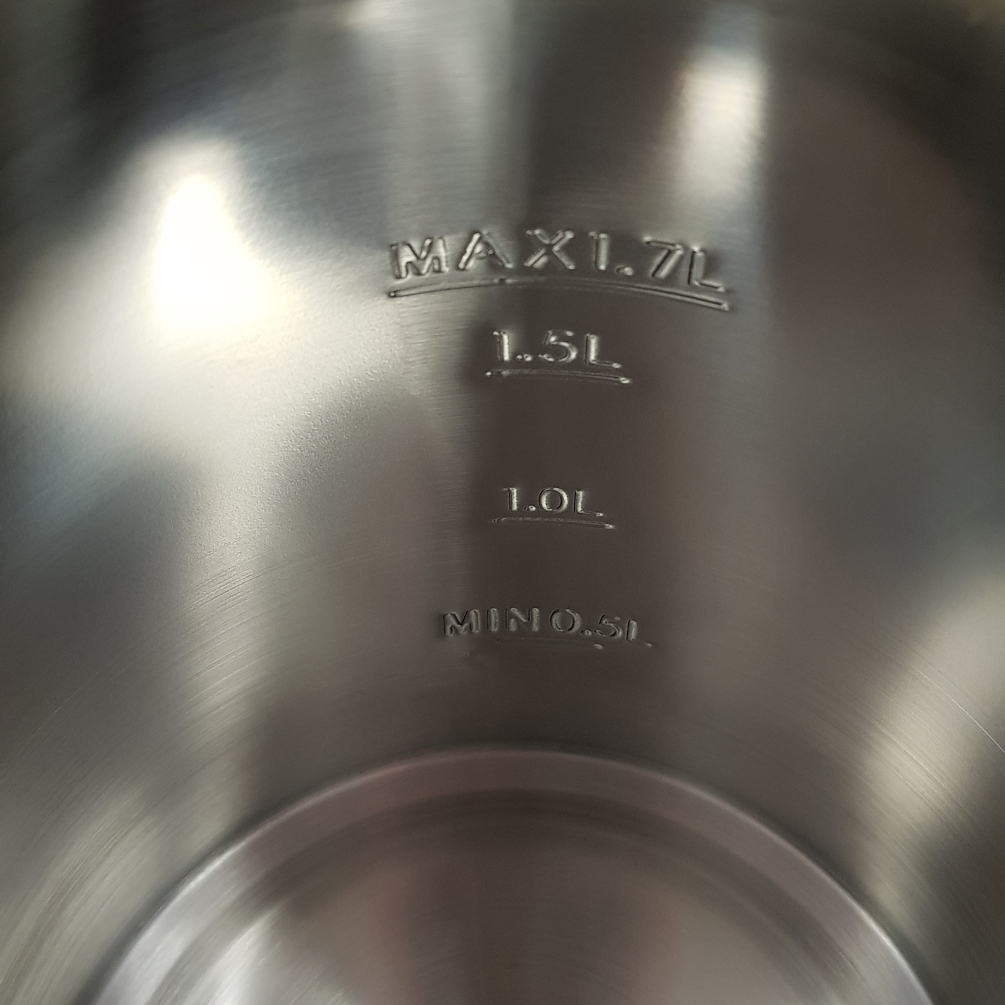MPM MCZ-91M Hervidor de agua eléctrico 1,7 litros, recipiente acero inoxidable sin BPA, resistencia oculta, 2200 W con apagado automático al alcanzar la ebullición, inalámbrico 360º sin cable, filtro de cal