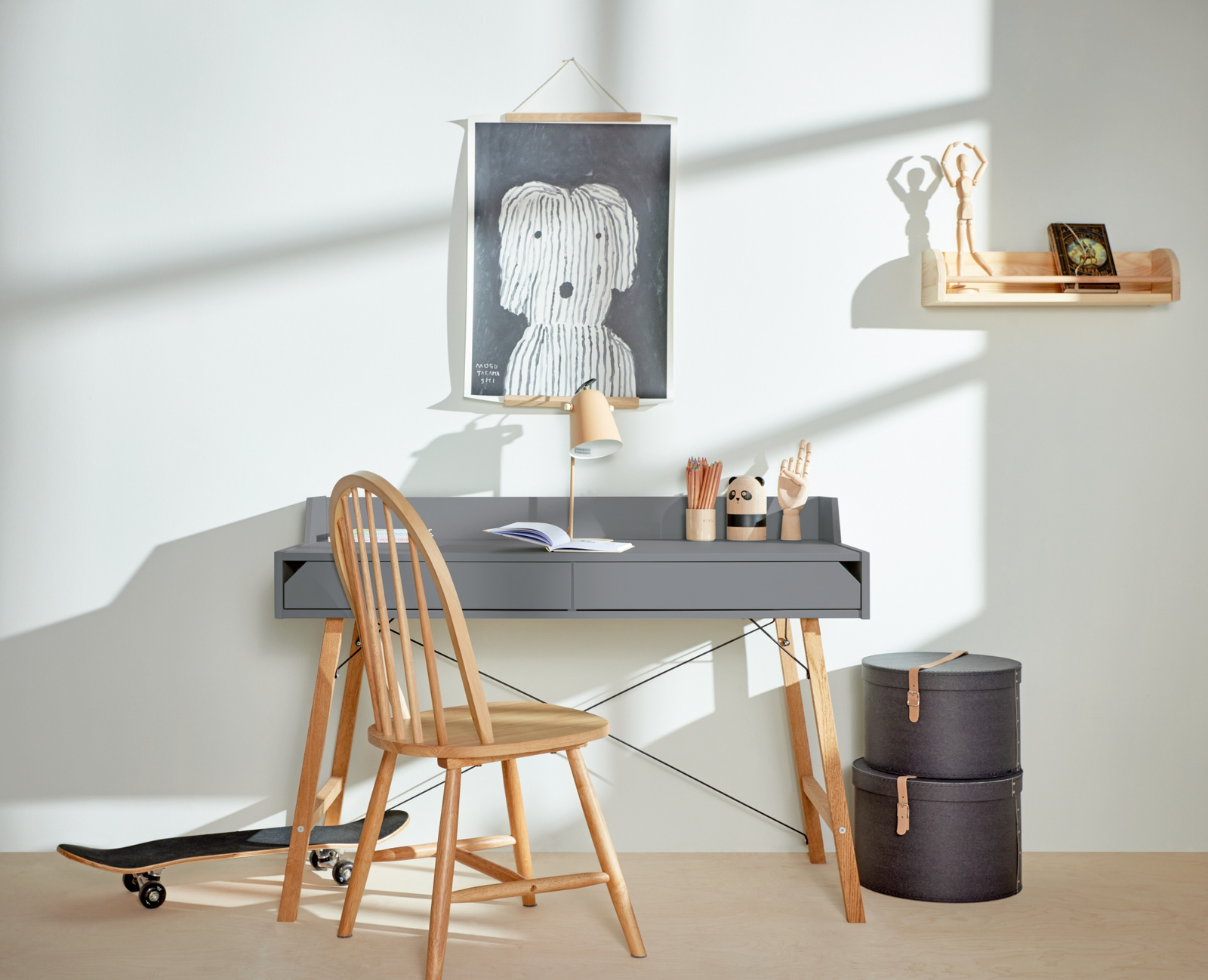 Bureau enfant blanc, bois clair et noir