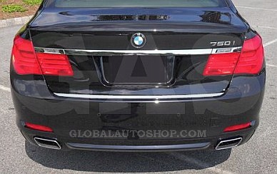 Installation der Chromleiste an einem BMW 7er