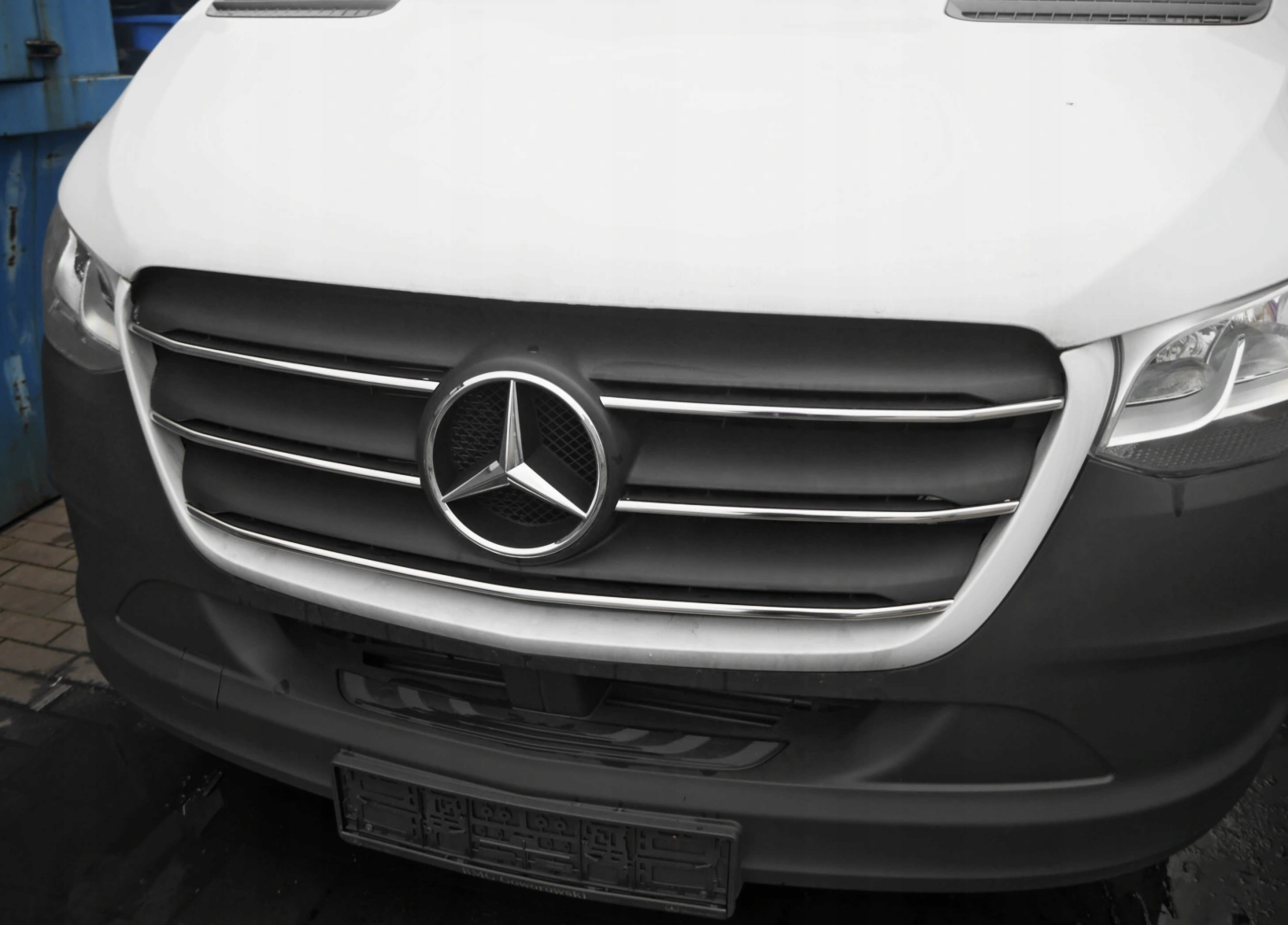 Installation des baguettes chromées Mercedes Sprinter