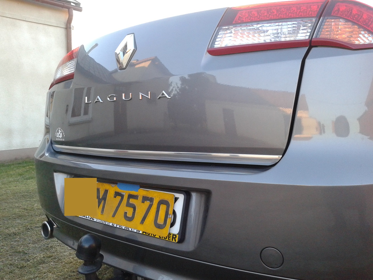 Striscia cromata per auto