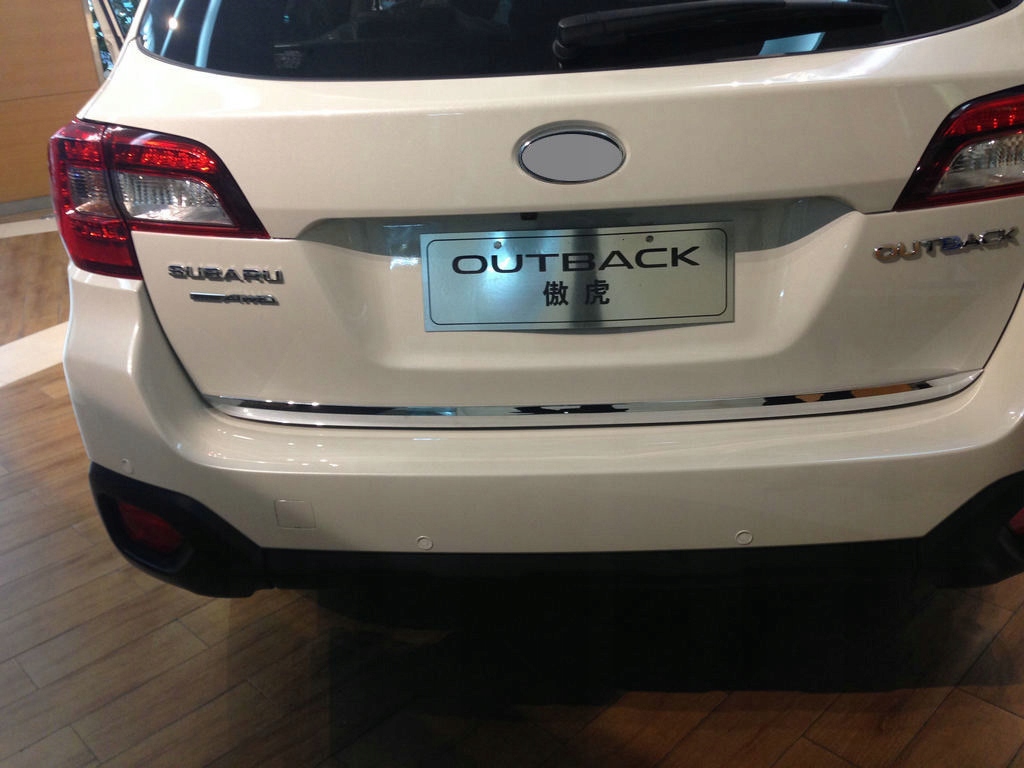 Tira cromada para la tapa del maletero Subaru Outback 2019+