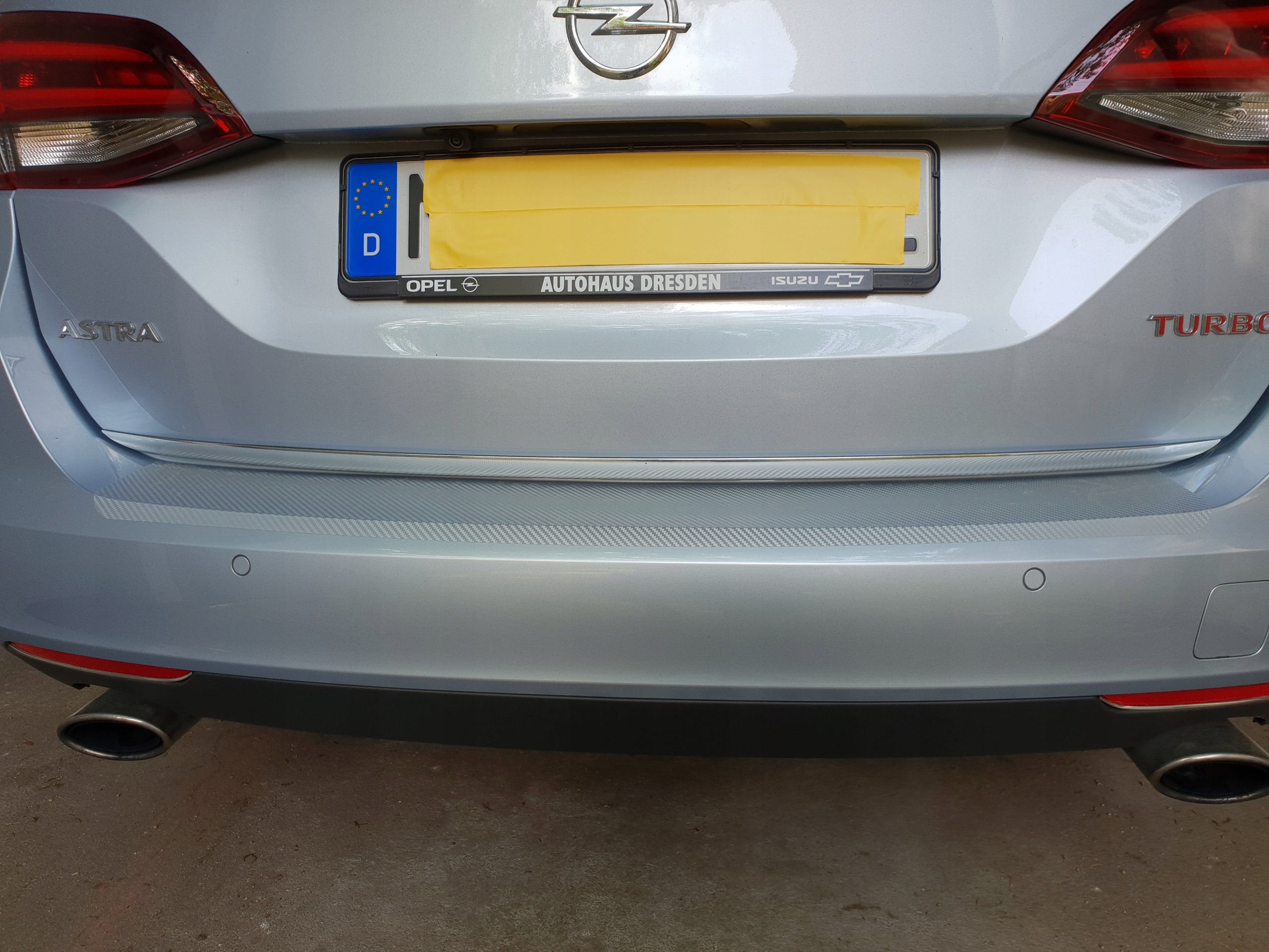 Embellecedor cromado del portón trasero del Opel Astra K Kombi - Imagen 9
