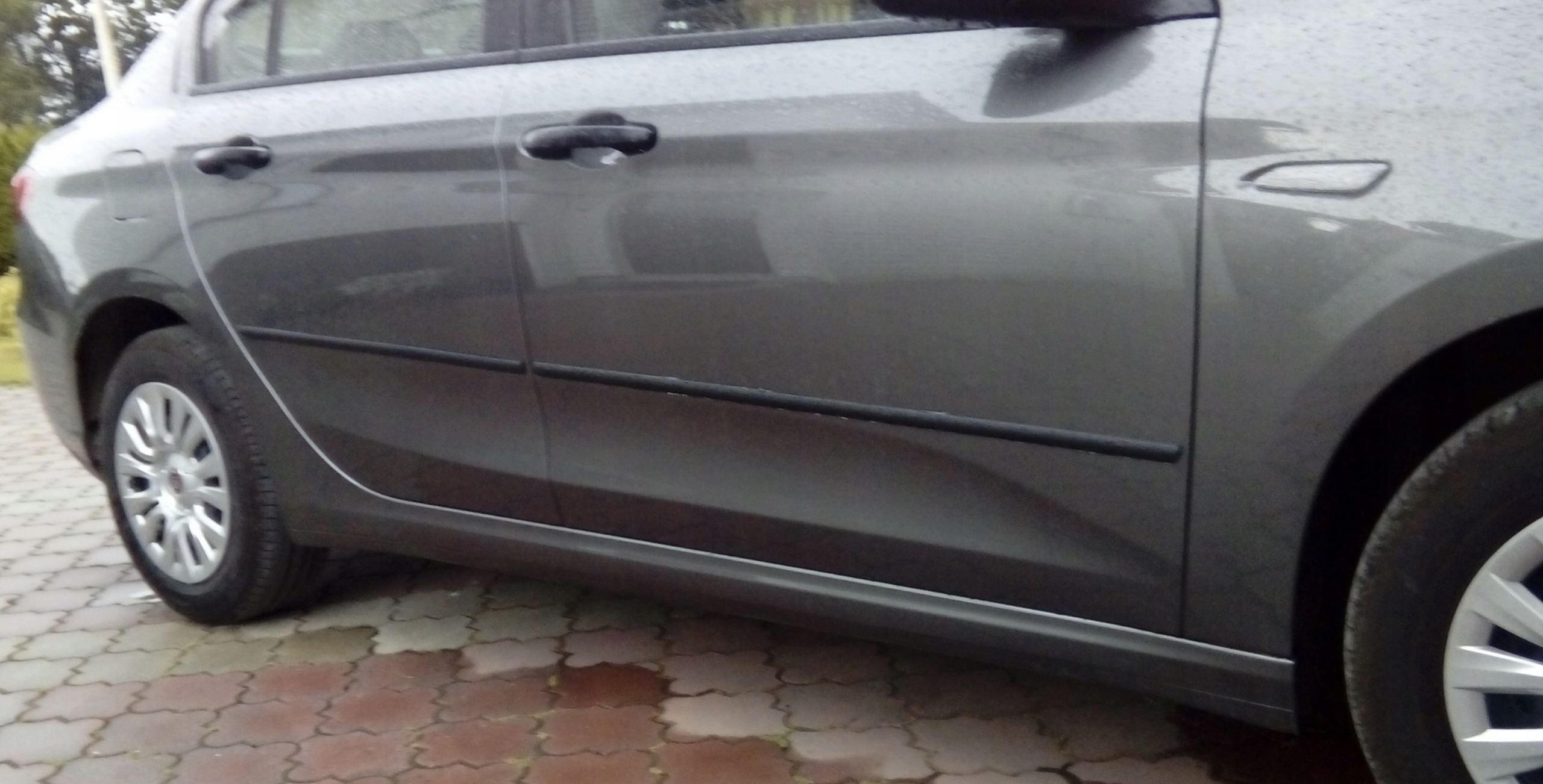 Instalación de tiras para puertas laterales Peugeot 207