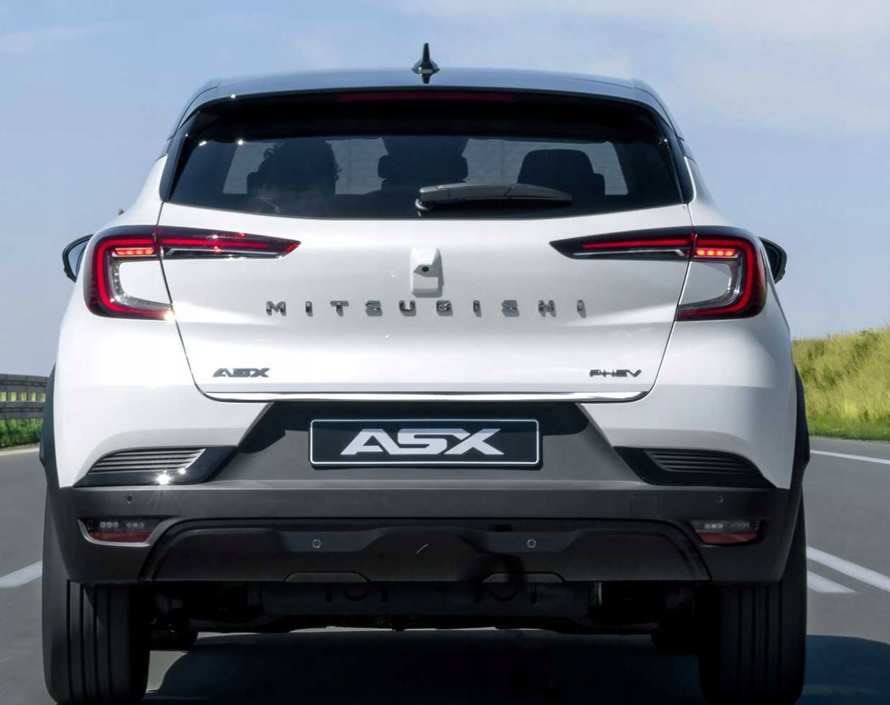 Instalación de la tira cromada en el Mitsubishi ASX II 2023+