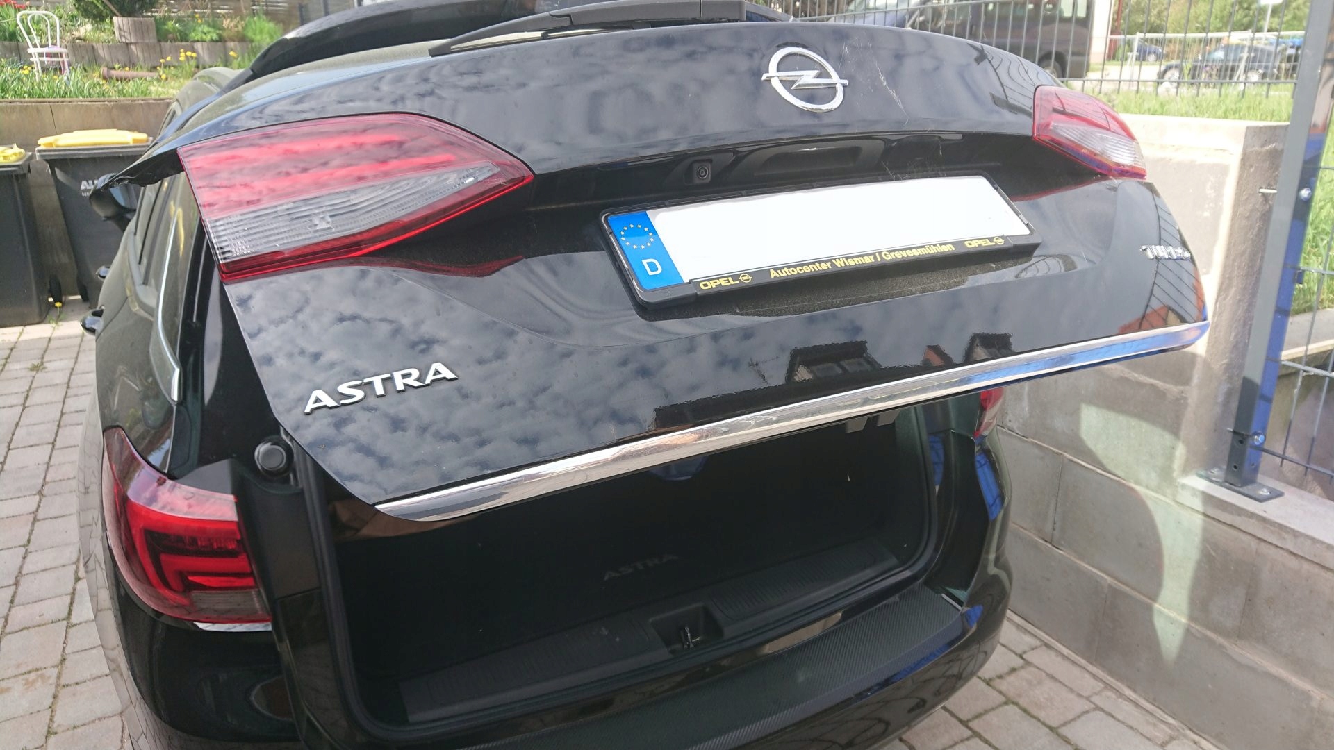 Embellecedor cromado del portón trasero del Opel Astra K Kombi - Imagen 6