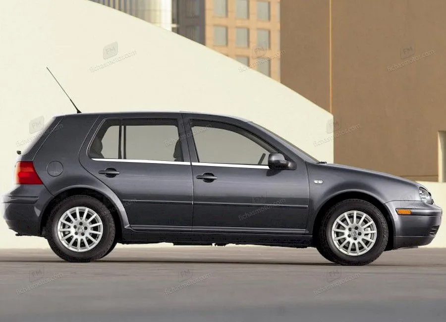 Installazione di strisce cromate per VW Golf IV