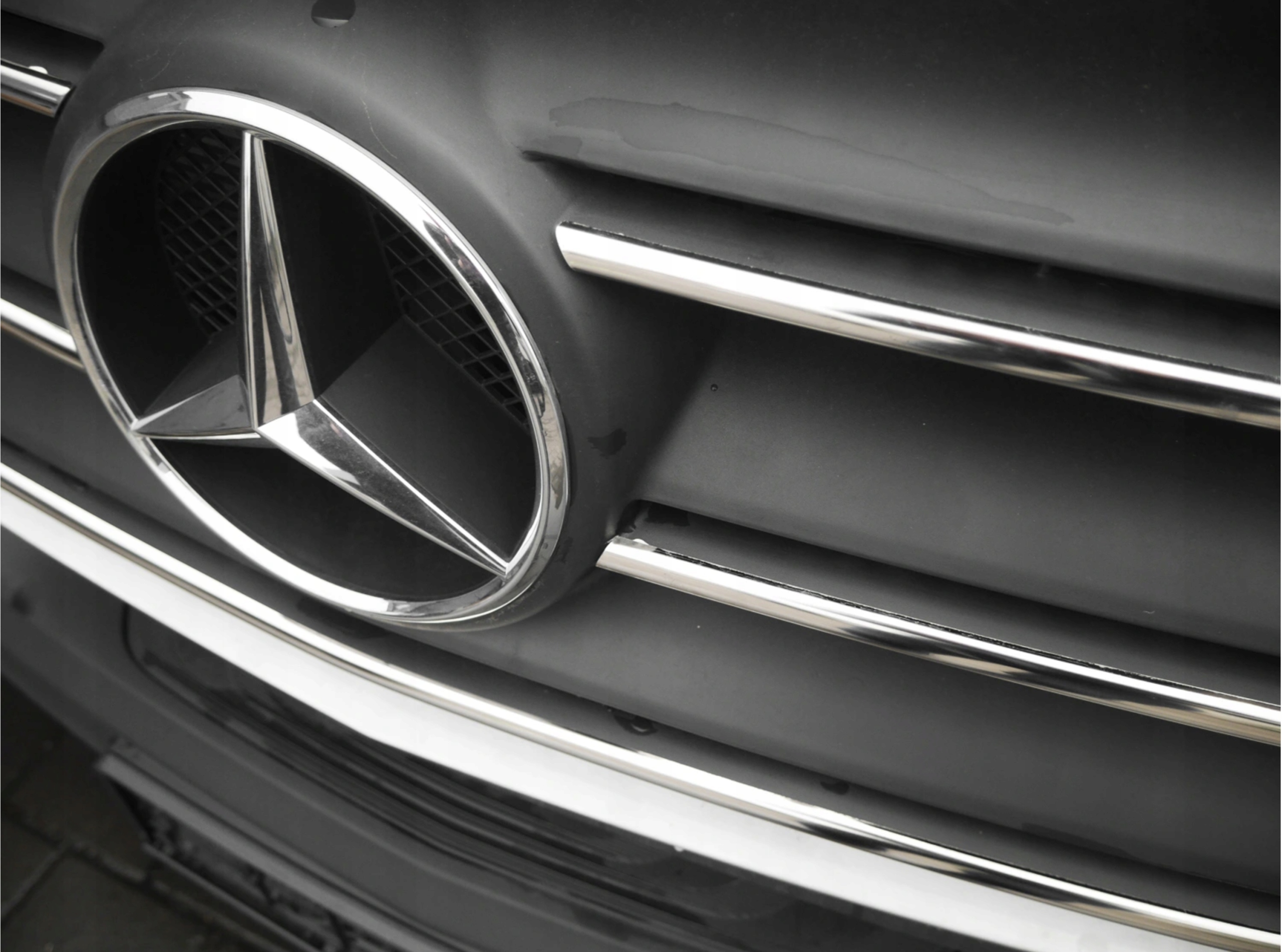 Emballage des baguettes chromées pour Mercedes Sprinter
