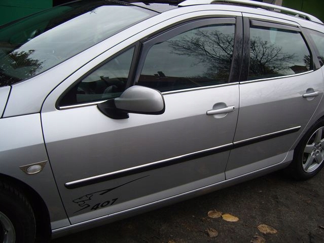 Striscia cromata per Peugeot 407 SW - primo piano