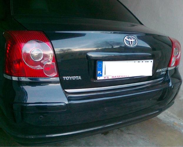 Instalación de la tira cromada del Toyota Avensis