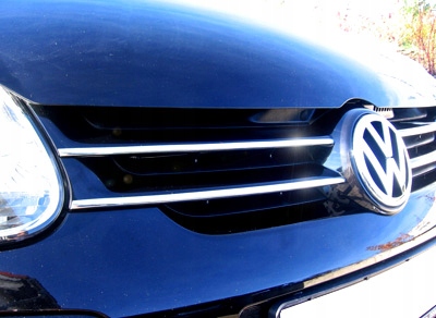 Détail de bandes chromées pour VW Golf V