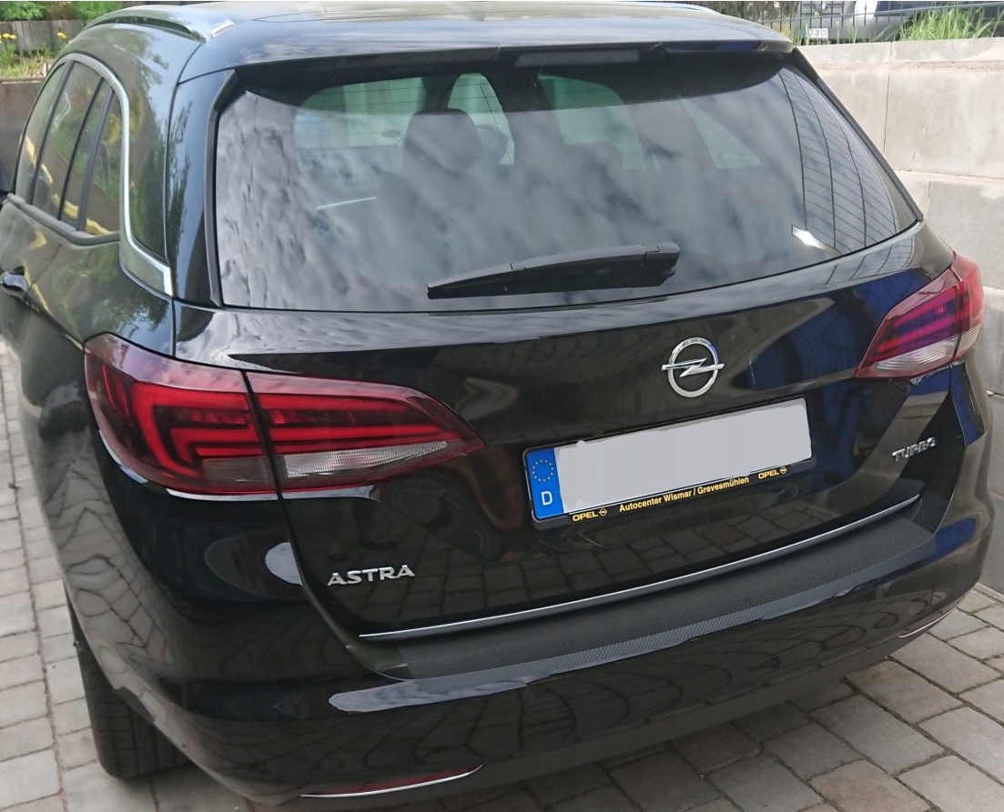 Embellecedor cromado del portón trasero del Opel Astra K Kombi - Imagen 5