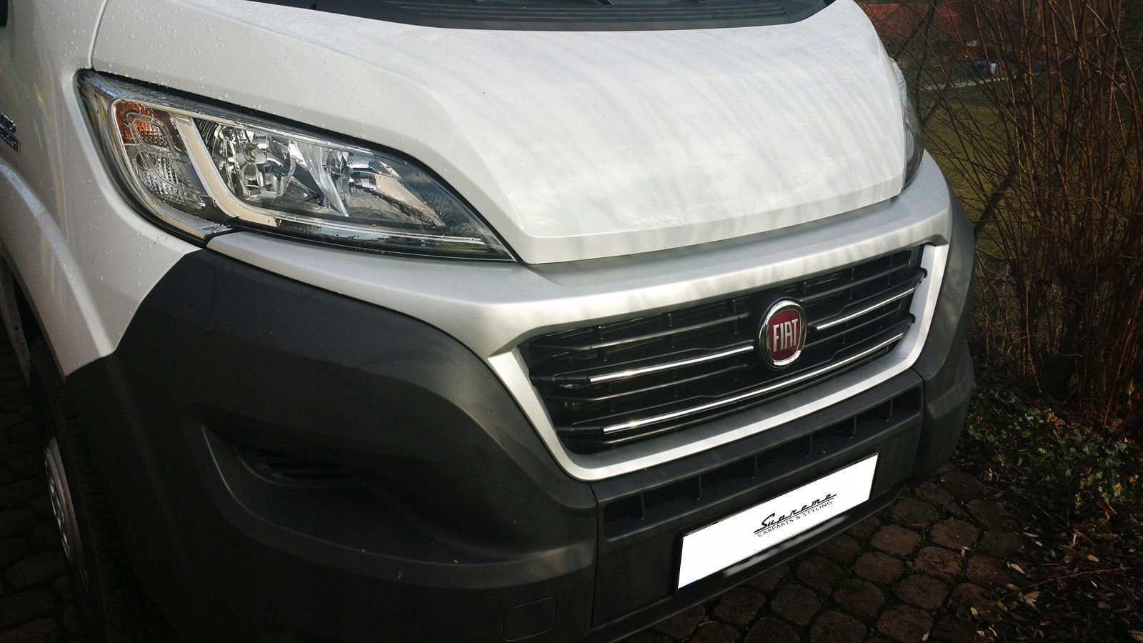 Installazione di strisce cromate su Fiat Ducato III