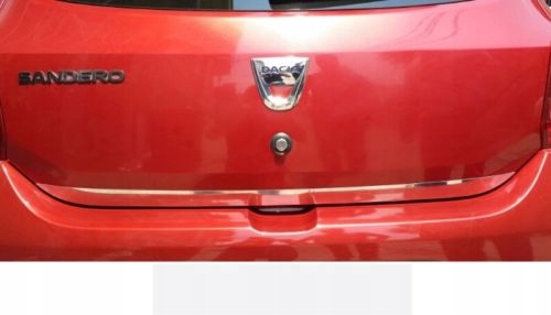 Detalles de la tira cromada del maletero