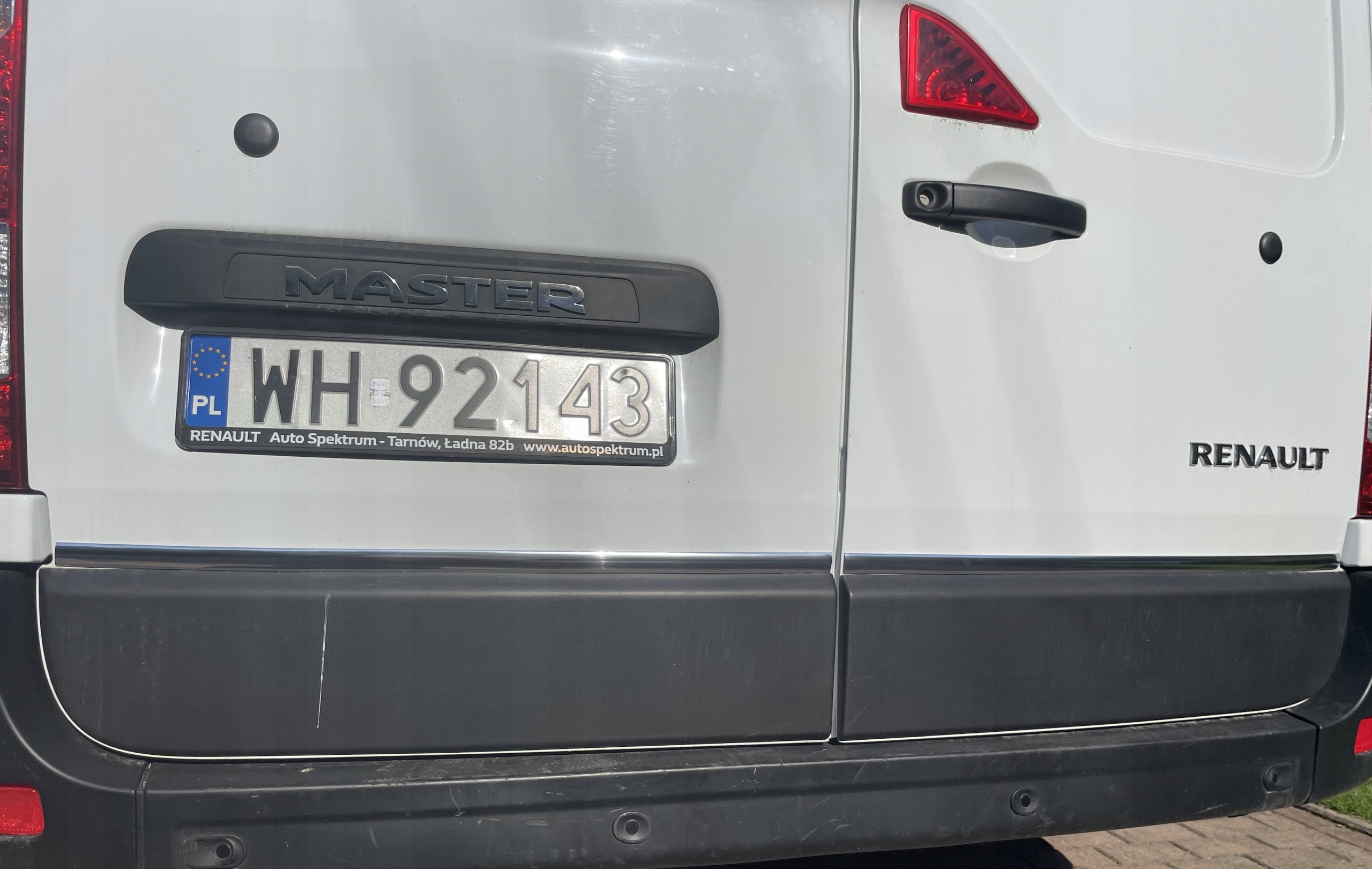 Installation de la bande chromée Renault Master