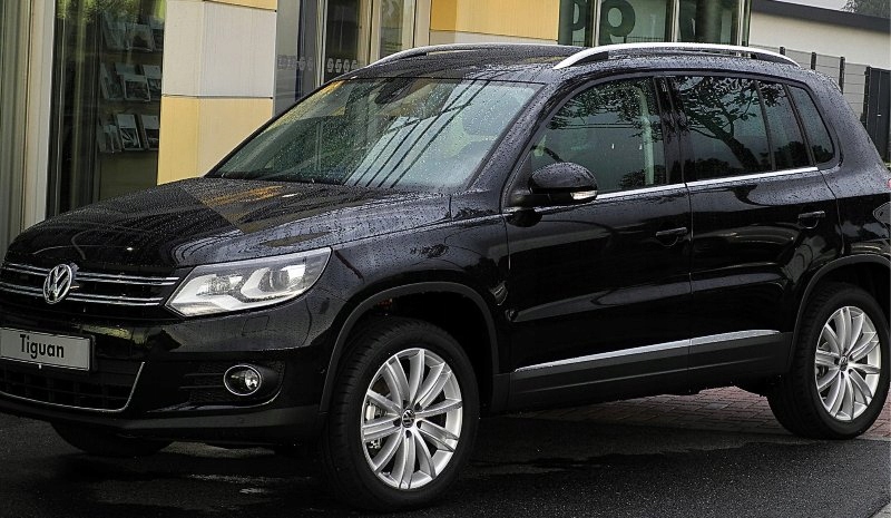 Installation des baguettes chromées pour VW Tiguan