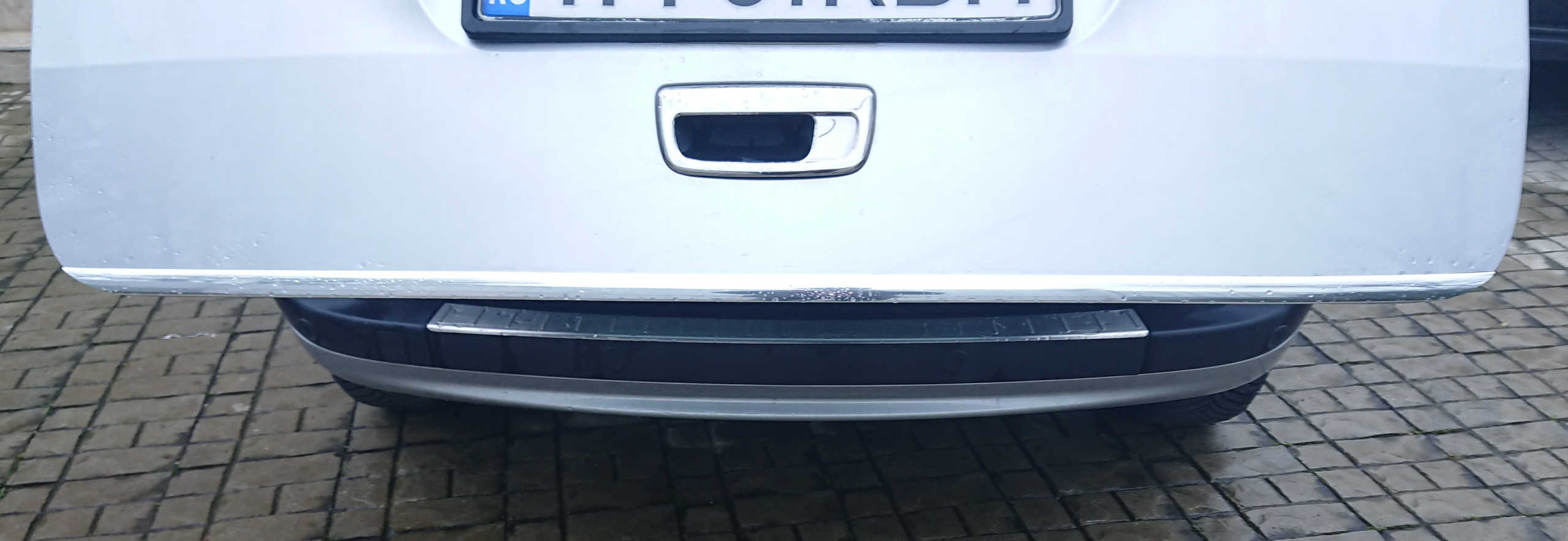 Chromleiste auf dem Kofferraumdeckel