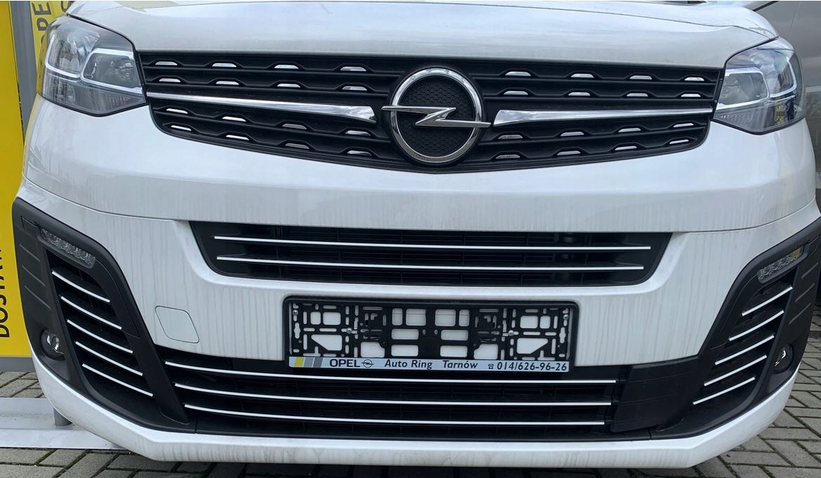 Bandes chromées Opel Vivaro gros plan