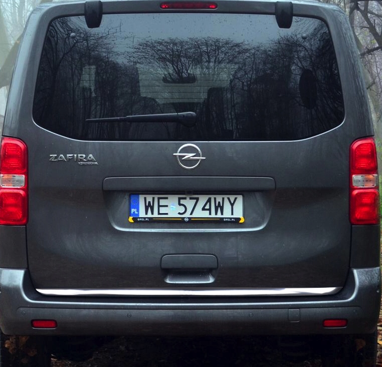 Installazione della striscia cromata per Opel Zafira Life